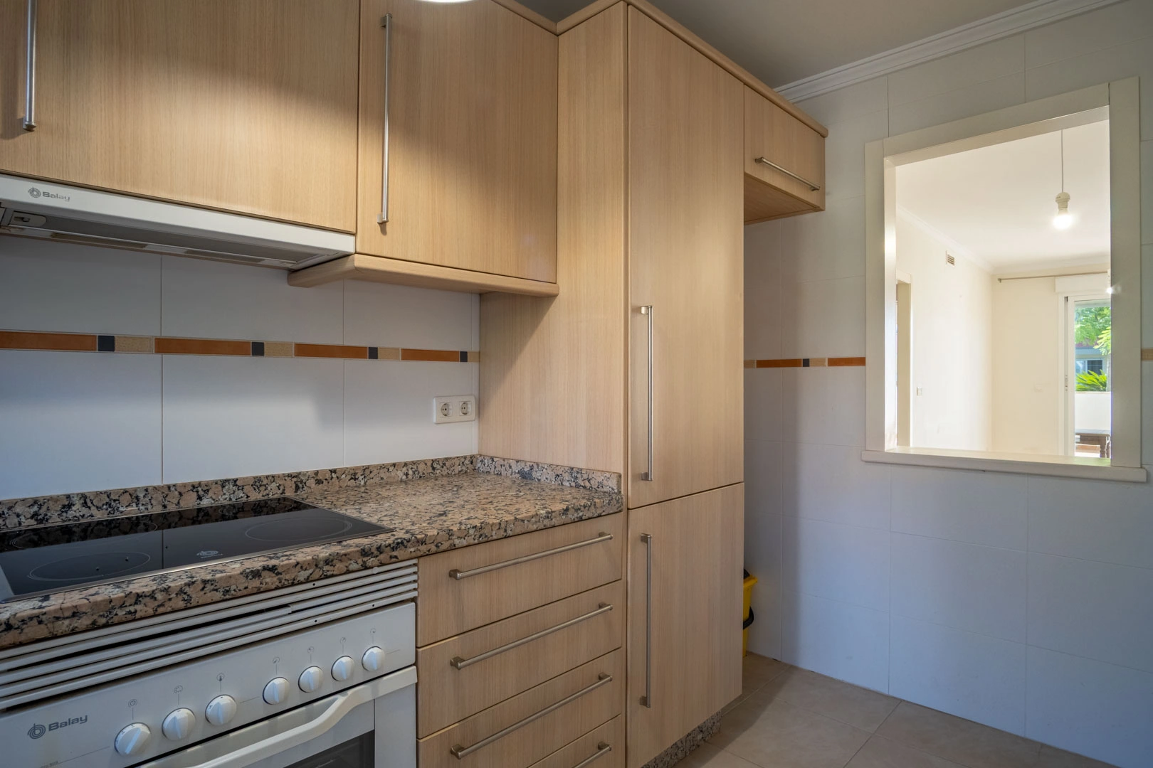 Apartamento en planta baja con piscina comunitaria en venta en Jesús Pobre.
