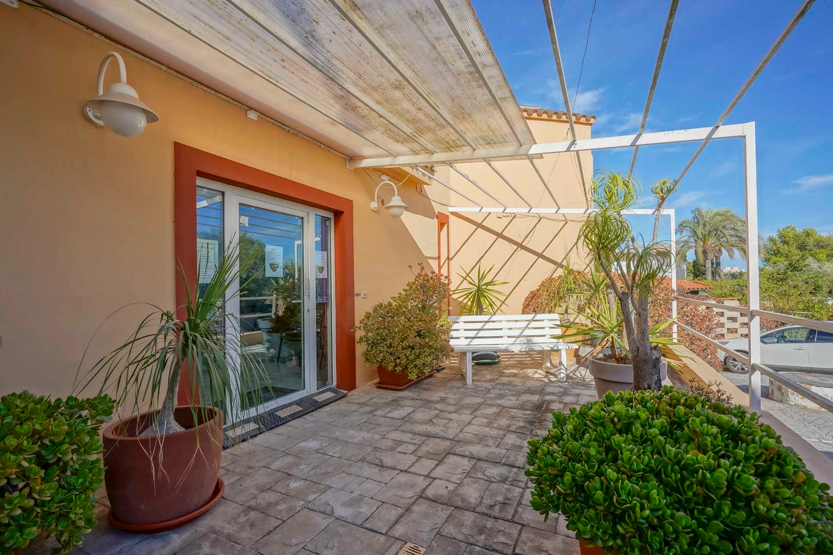 Chalet con consultorio médico en venta en Jávea.