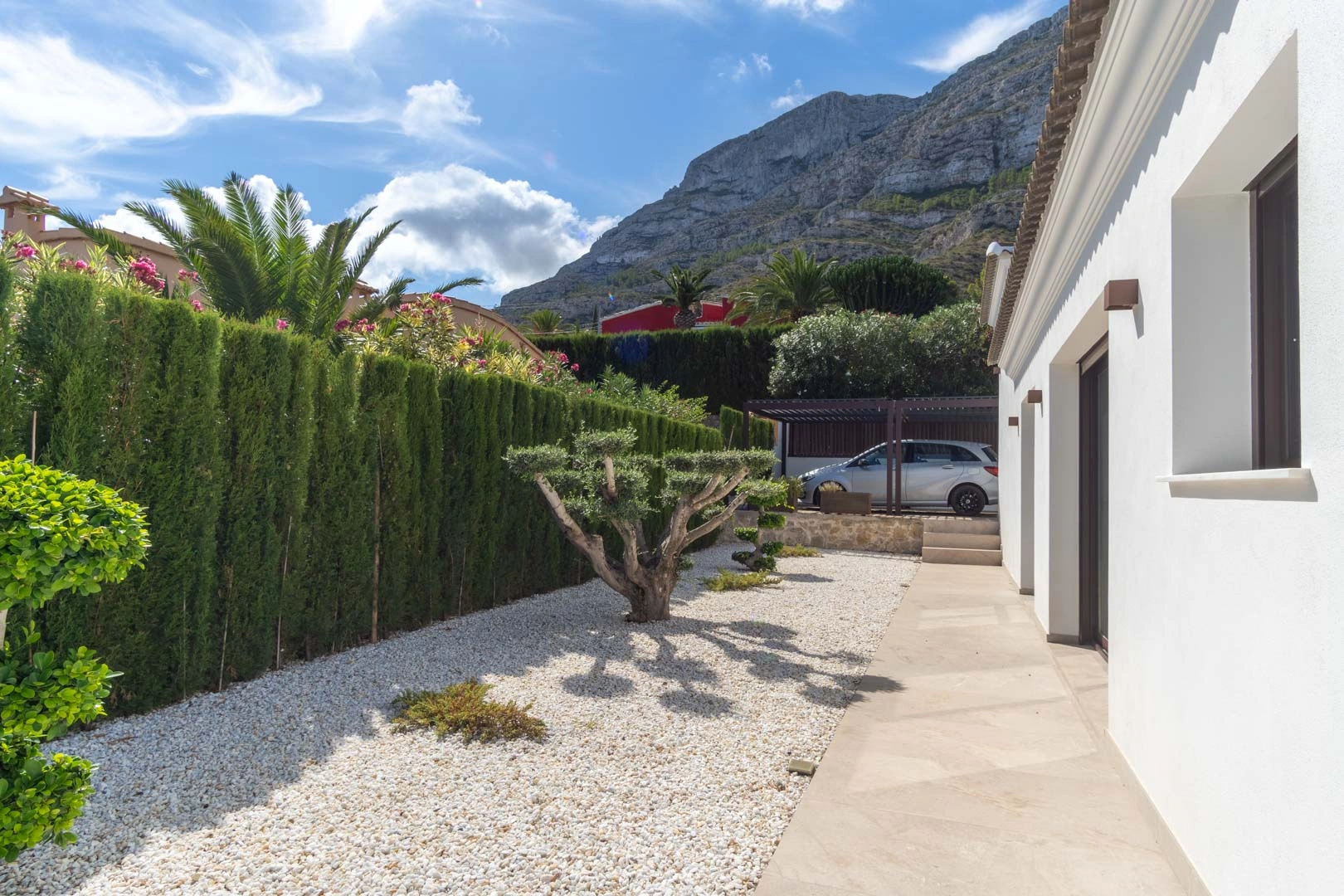 Villa moderna con vistas panorámicas al mar a la venta en Denia