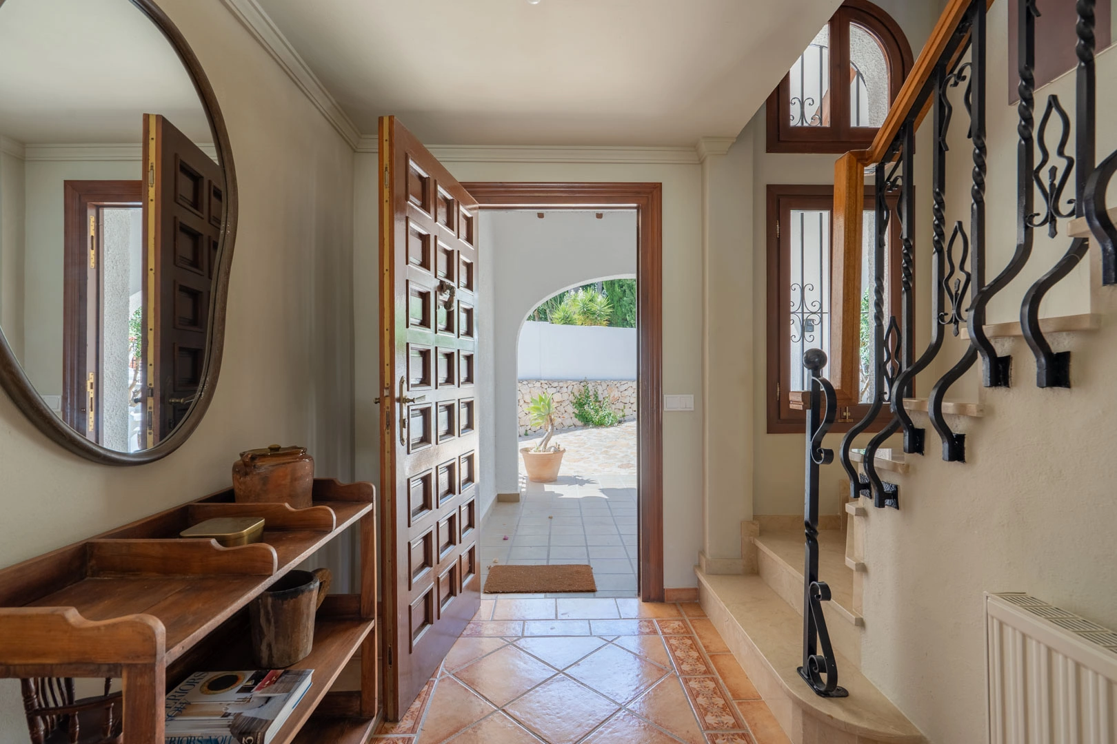 Exklusive renovierte mediterrane Villa mit 4 Schlafzimmern und Meerblick zum Verkauf in Moraira.