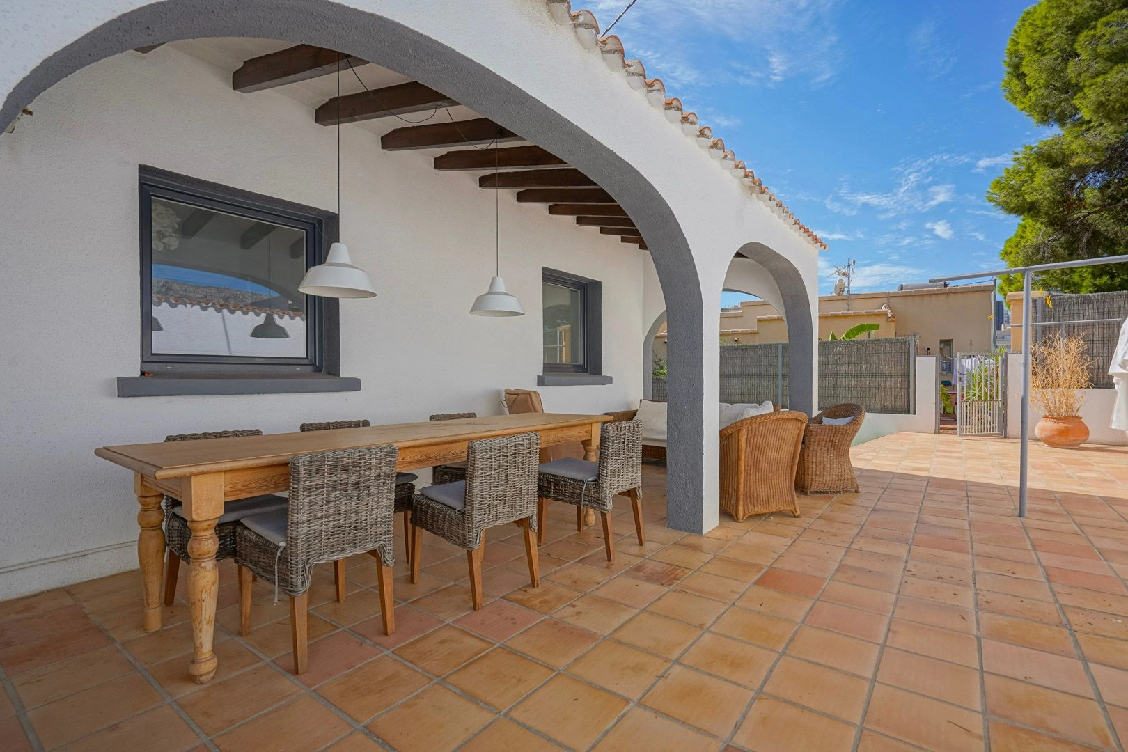 Villa reformada de 5 dormitorios en venta a 500m de la playa y centro de Calpe