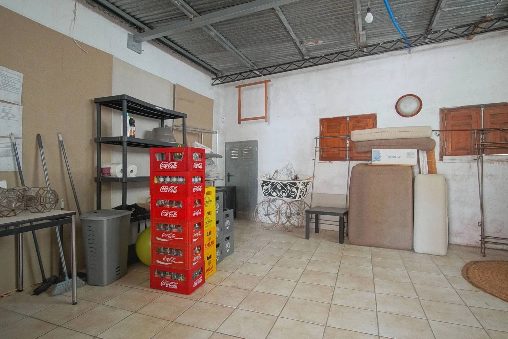 Villa y comercio con vistas parciales al mar a la venta en Las Rotas, Denia