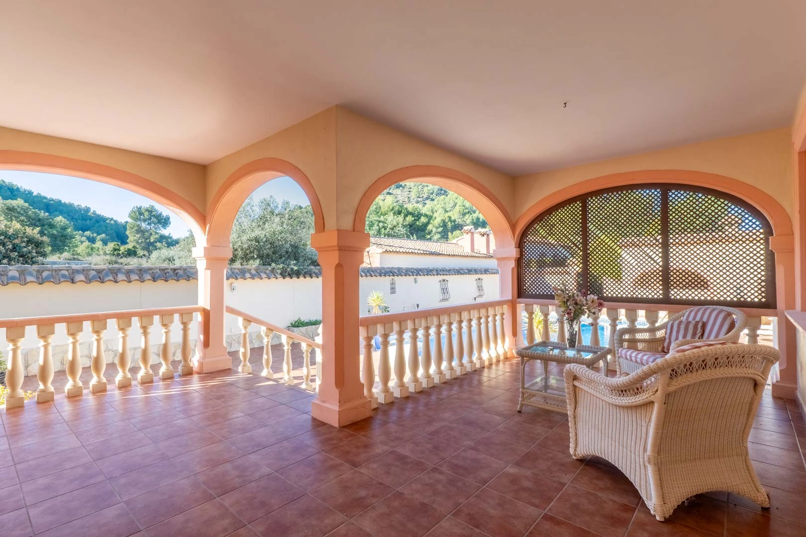 Villa de estilo mediterráneo a la venta en Jalón