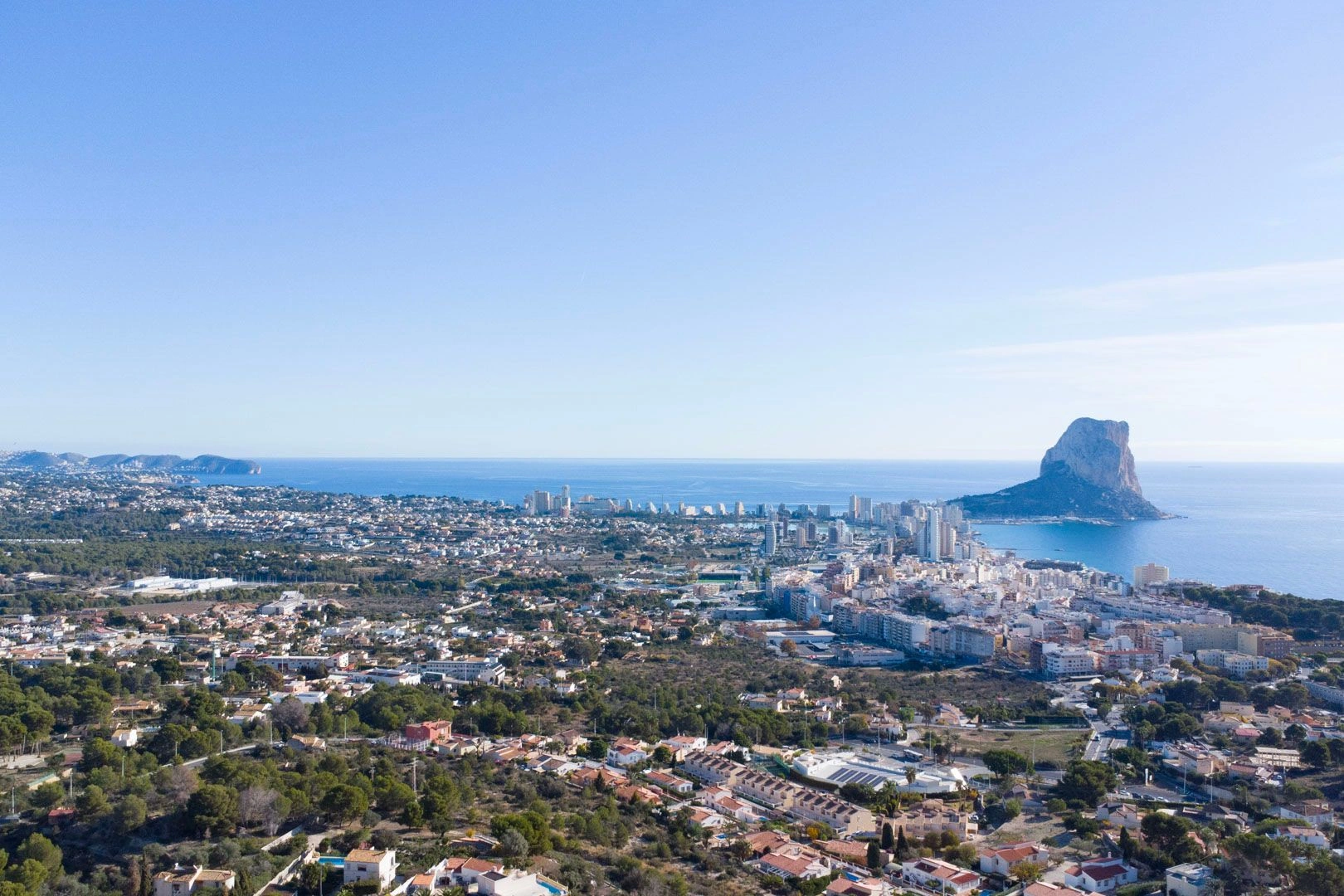 Villa con casa de invitados y vistas panoramicas al mar en venta en Calpe
