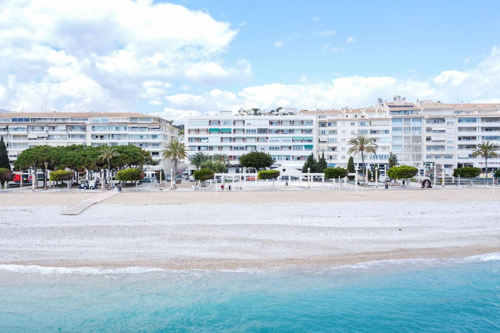 Apartamento de dos dormitorios en primera línea en venta en Altea