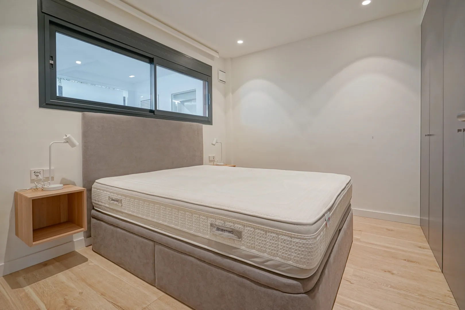 Luminoso y moderno apartamento de dos dormitorios en venta en Cumbre del Sol.