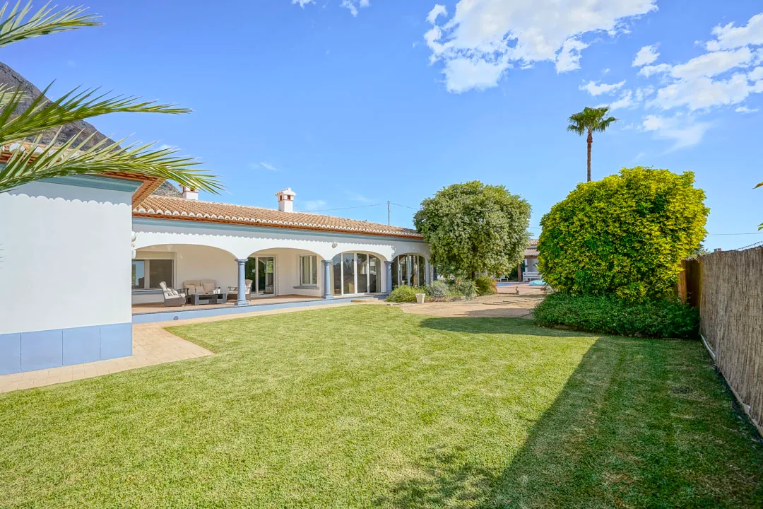 Preciosa villa de una sola planta en venta en el Montgo, Javea