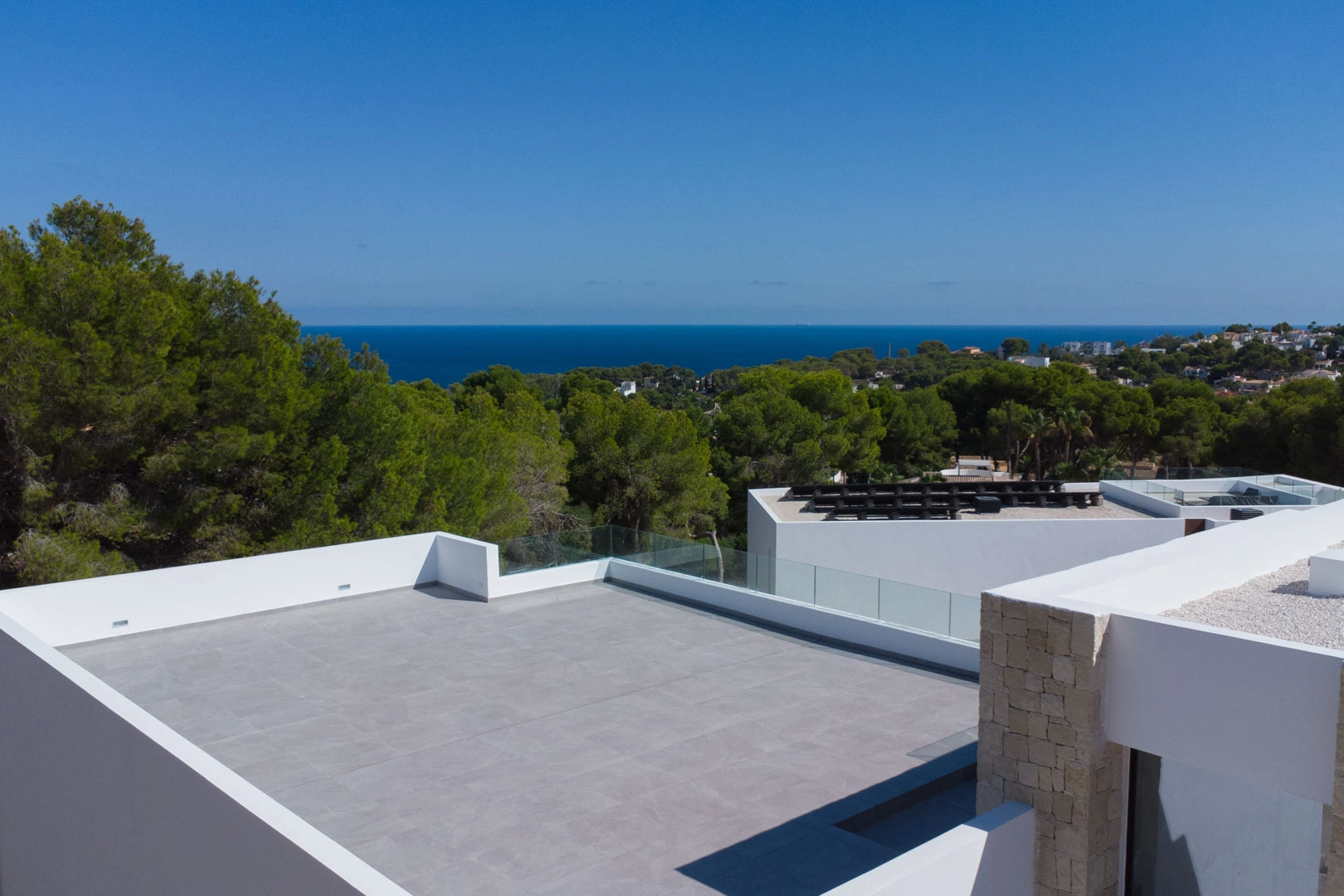 Villa moderna con vistas al mar a la venta en Moraira.