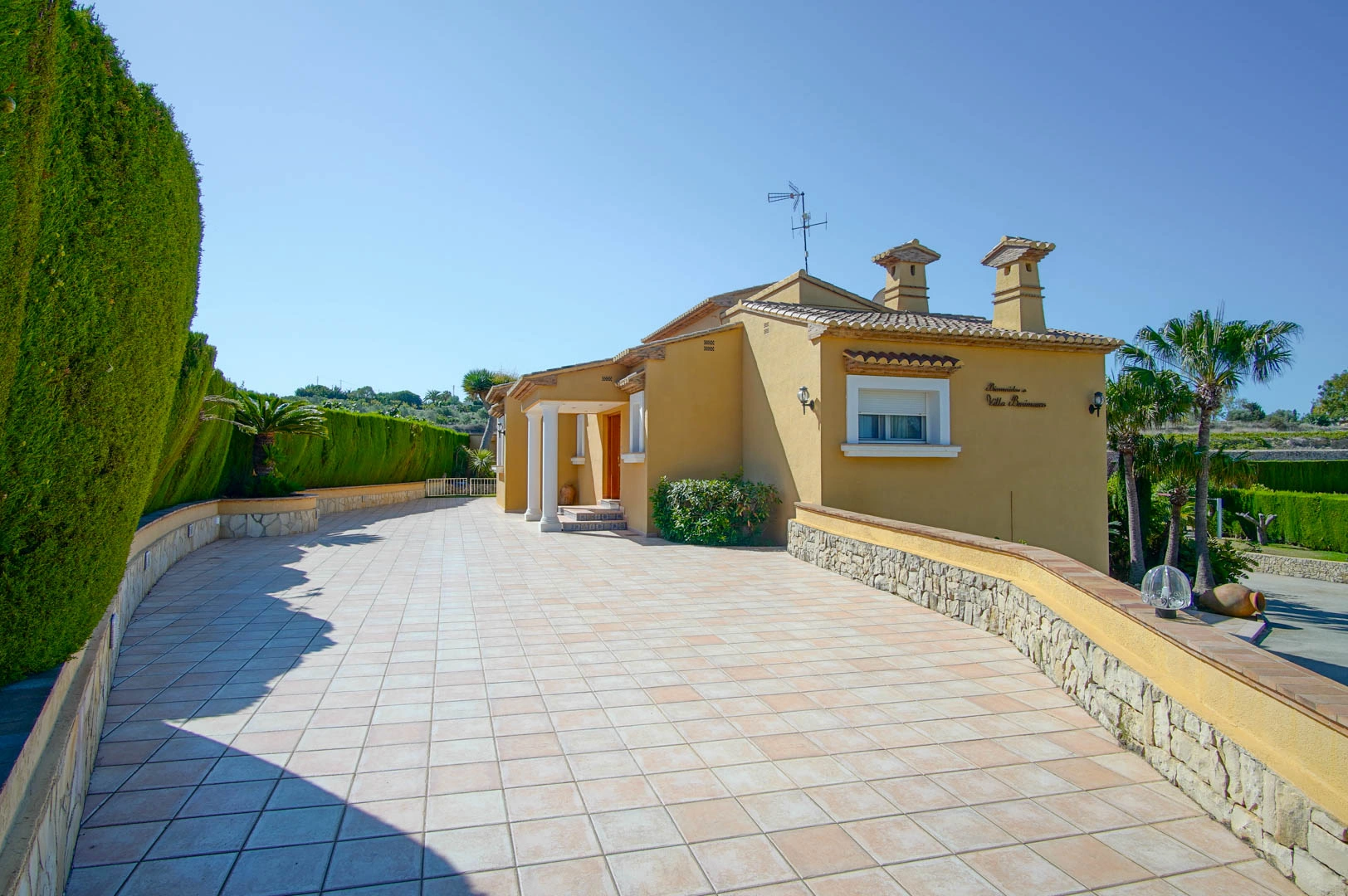 Villa con 3 casas de invitados en venta en Benissa