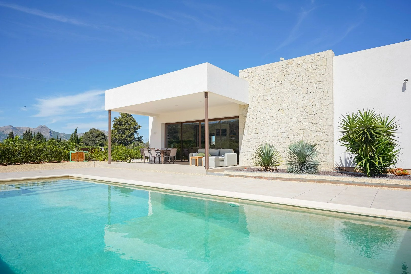 Villa moderna en gran parcela en venta en Beniarbeig
