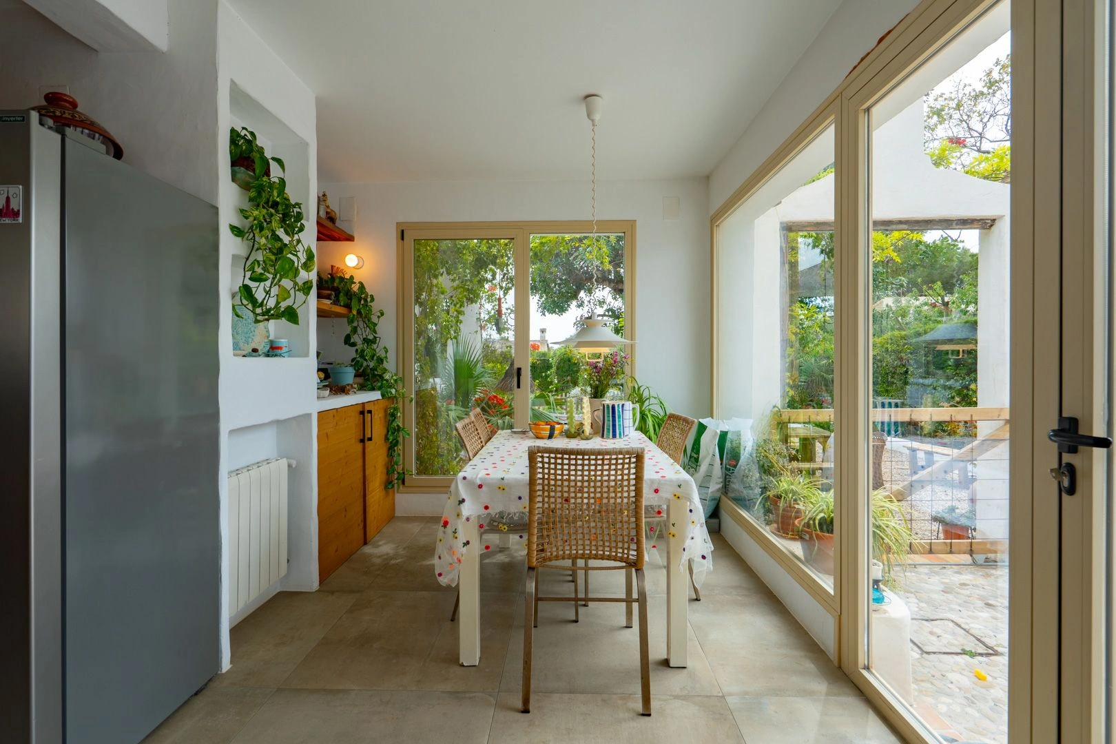 Charmante villa au pied du Montgó avec piscine et maison d'invités.