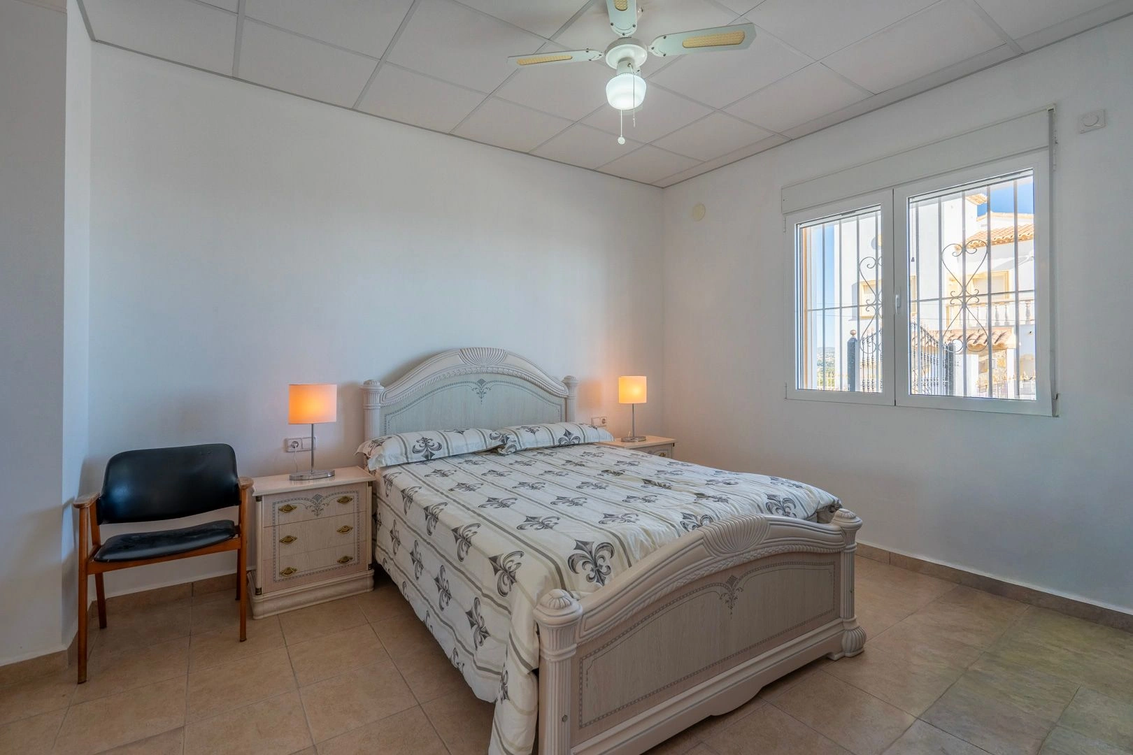 Villa con casa de invitados y vistas panoramicas al mar en venta en Calpe