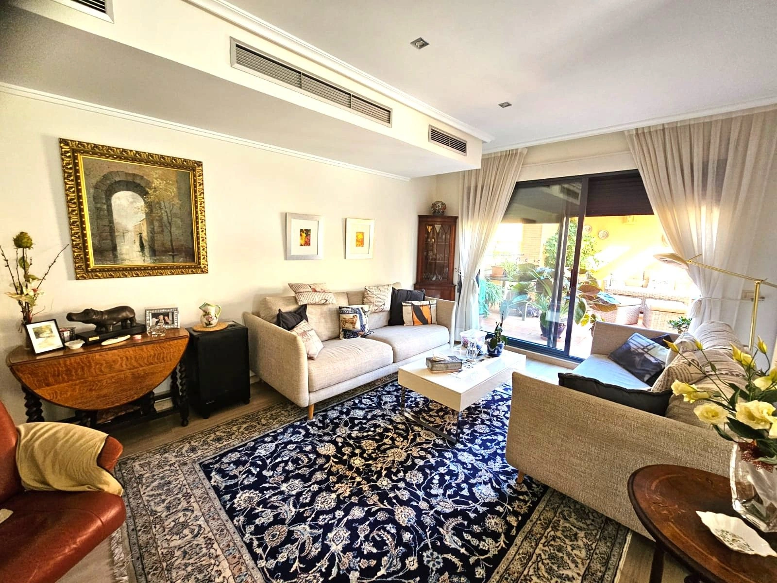 Exklusive 3-Zimmer-Wohnung mit großer Terrasse zu verkaufen in Javea.