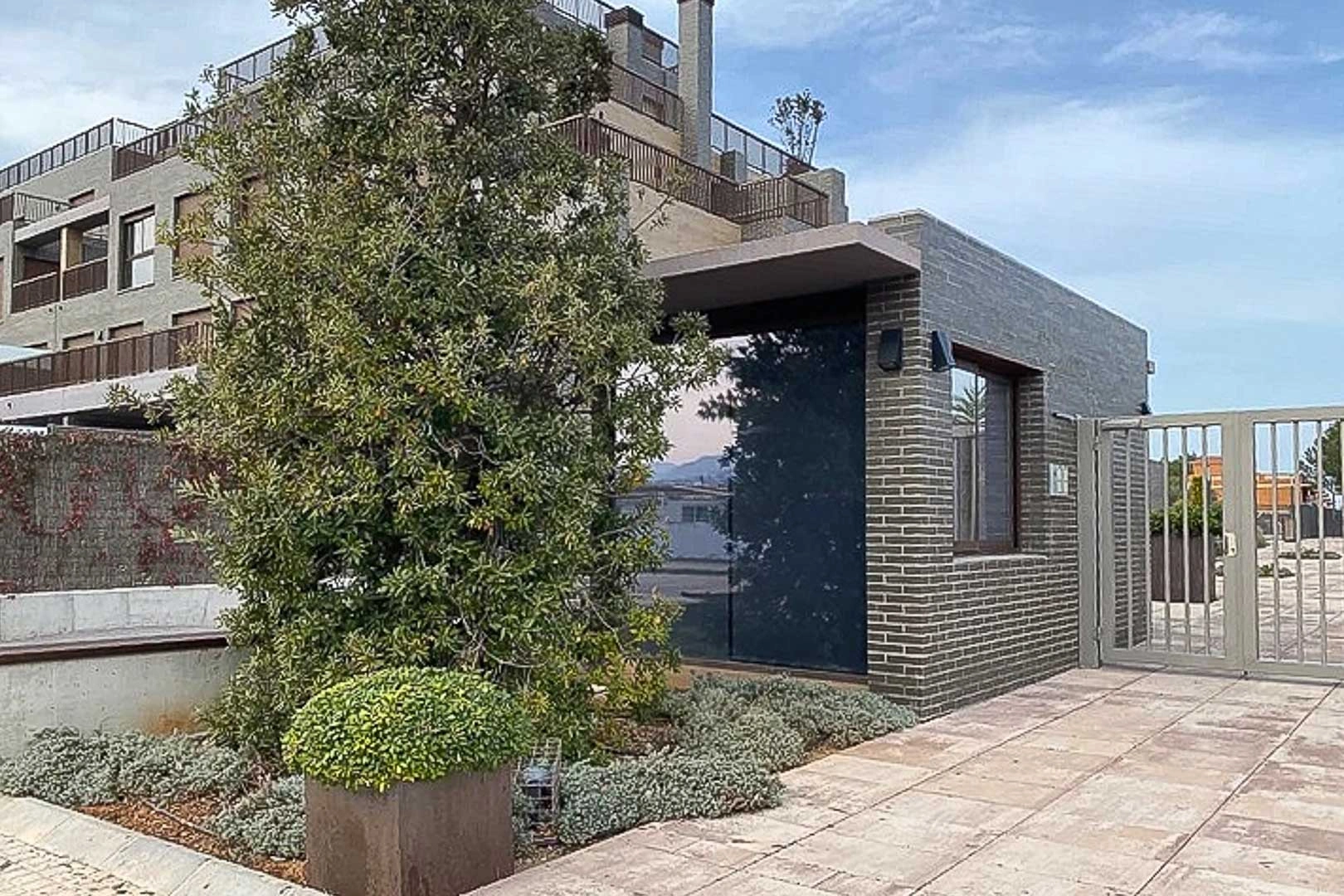 Planta baja en venta cerca de la playa en Denia.