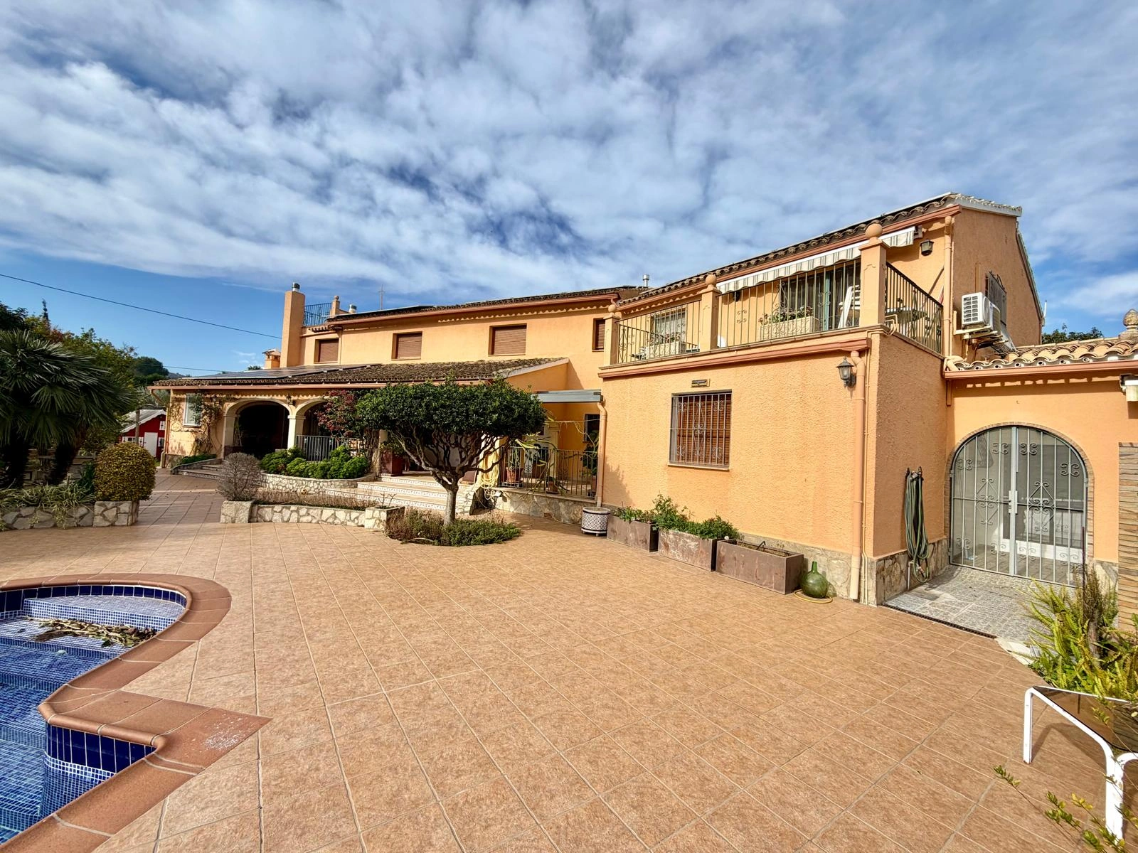 Villa de Ensueño en venta, en Plena Naturaleza con Apartamento de Invitados