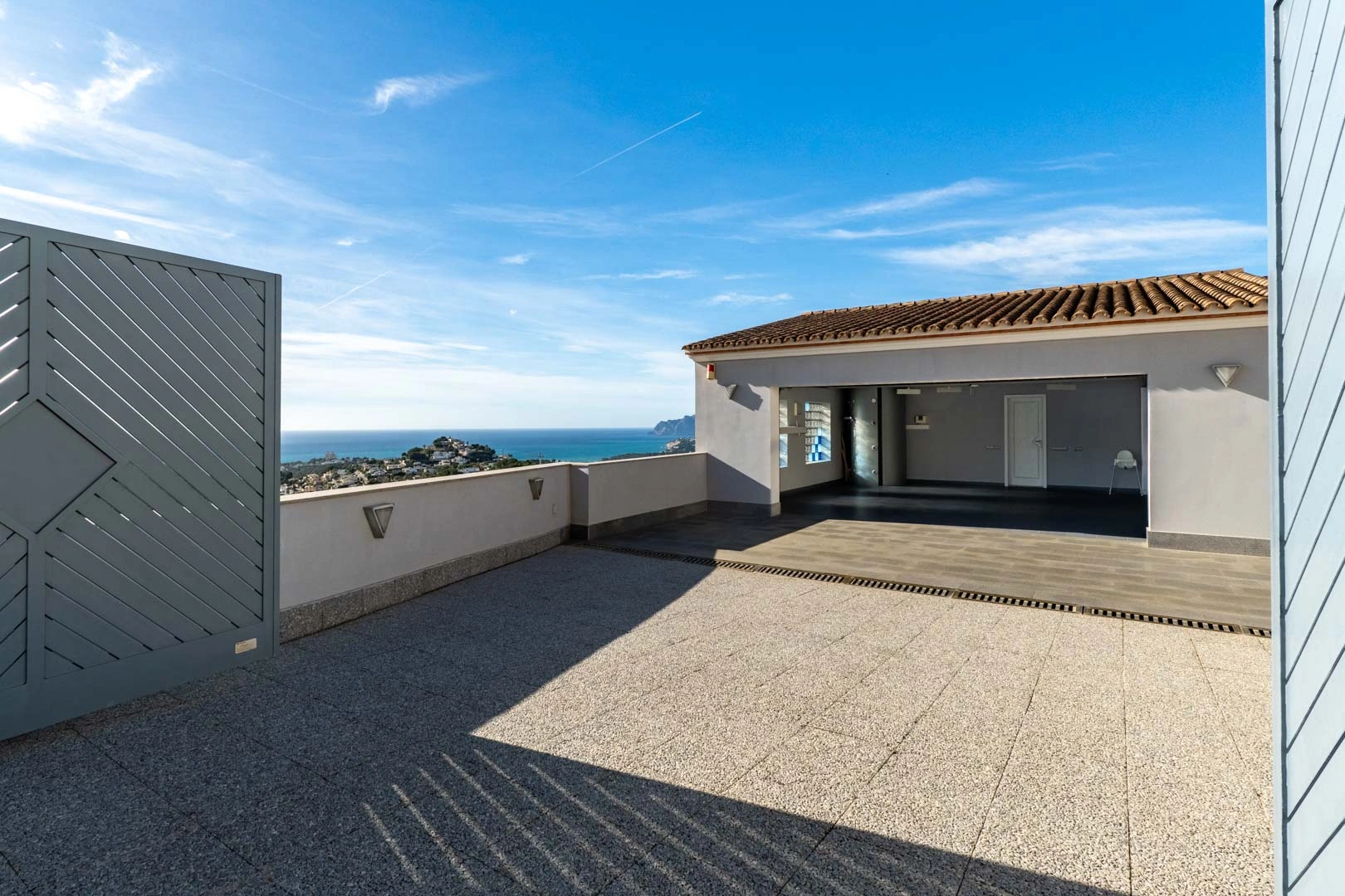 Villa moderna con espectaculares vistas al mar a la venta en moraira