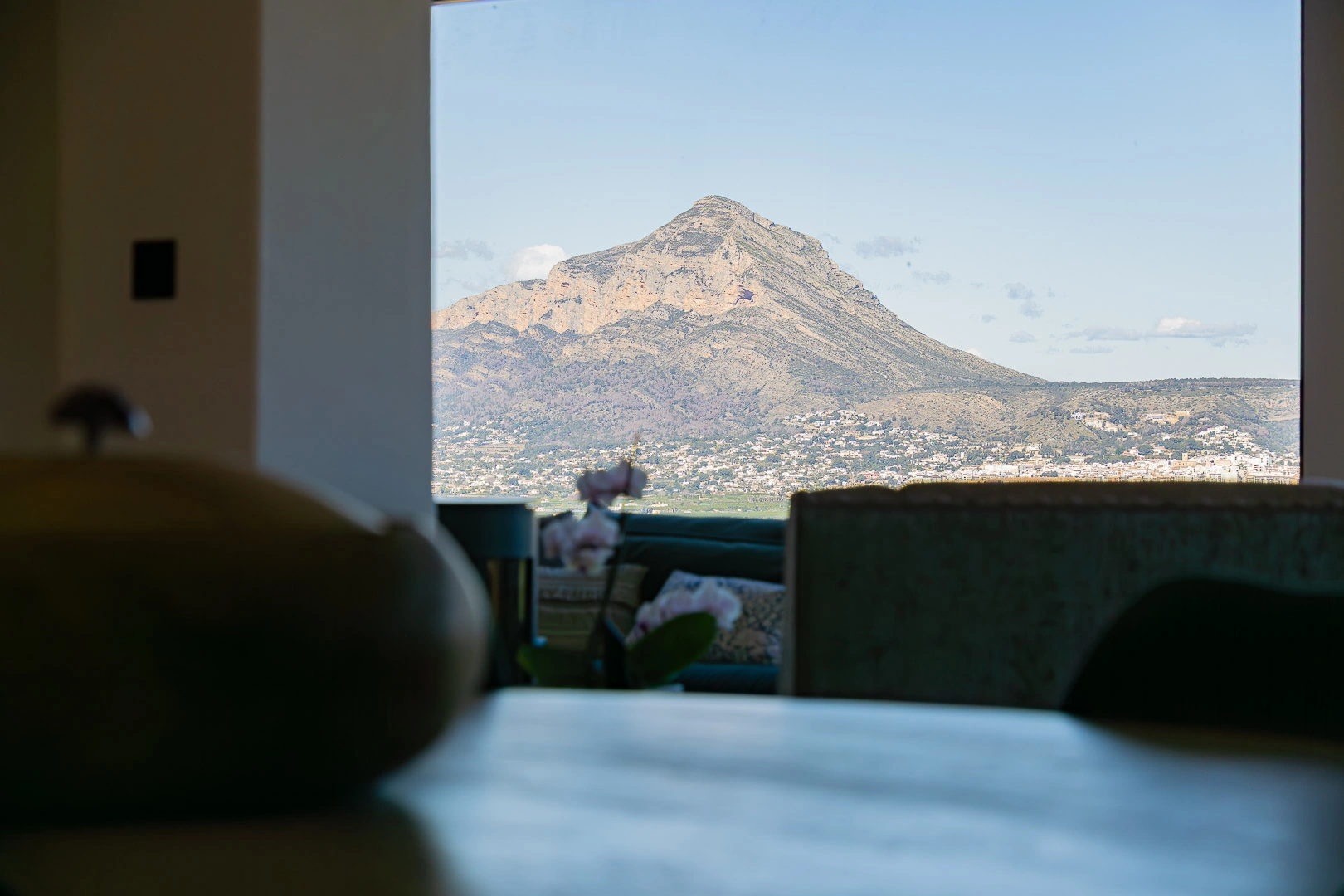 Superbe villa de style rustique avec vue sur la mer et le Montgo.