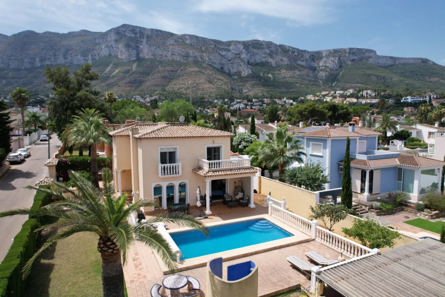 Villa avec 4 chambres à vendre à Dénia, proche des commerces et du centre-ville.
