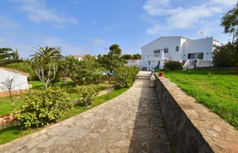 Villa with independent apartment for sale in Jávea