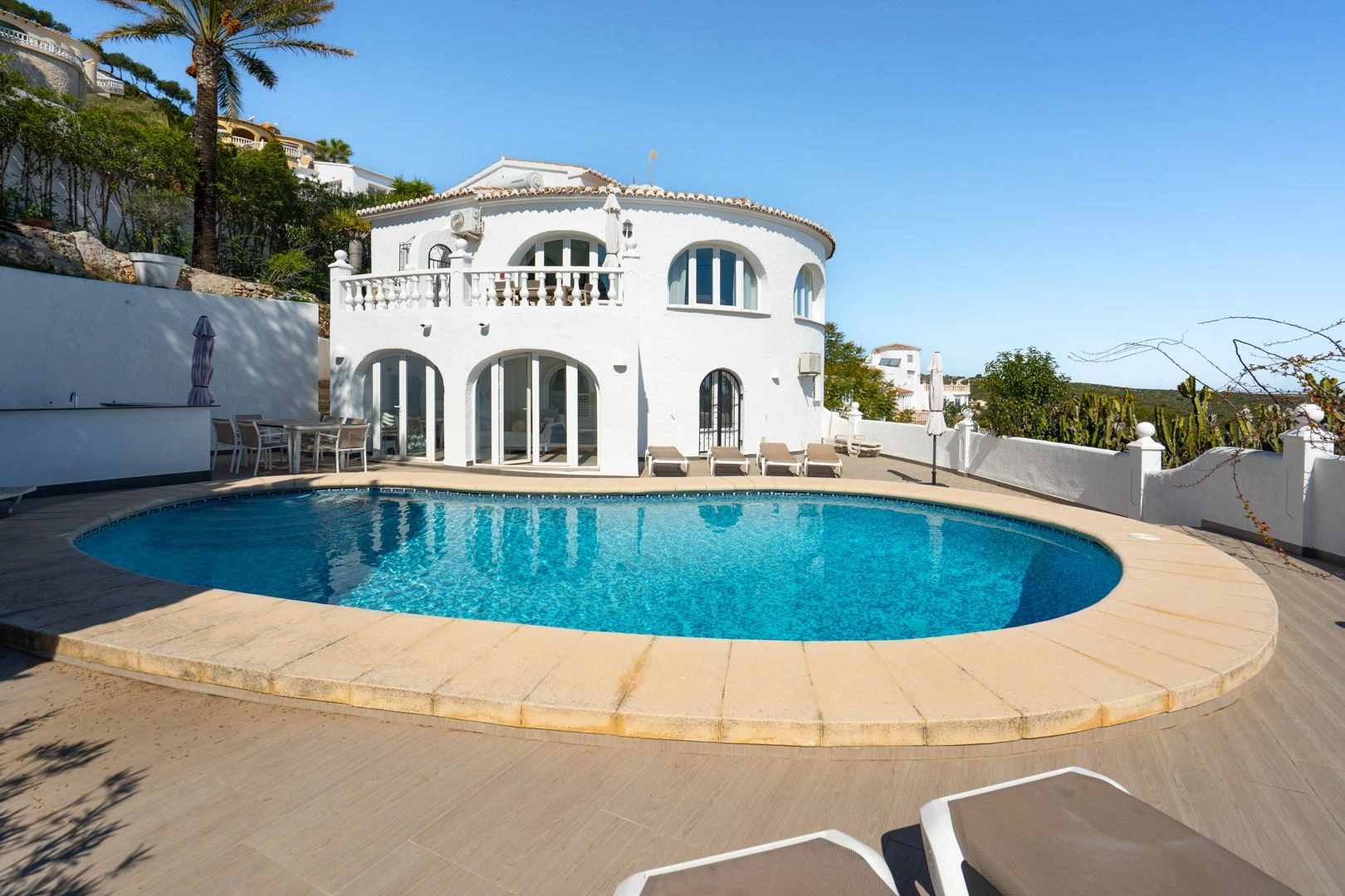 Villa tradizionale esclusiva con spettacolari viste sul mare a Cumbre del Sol