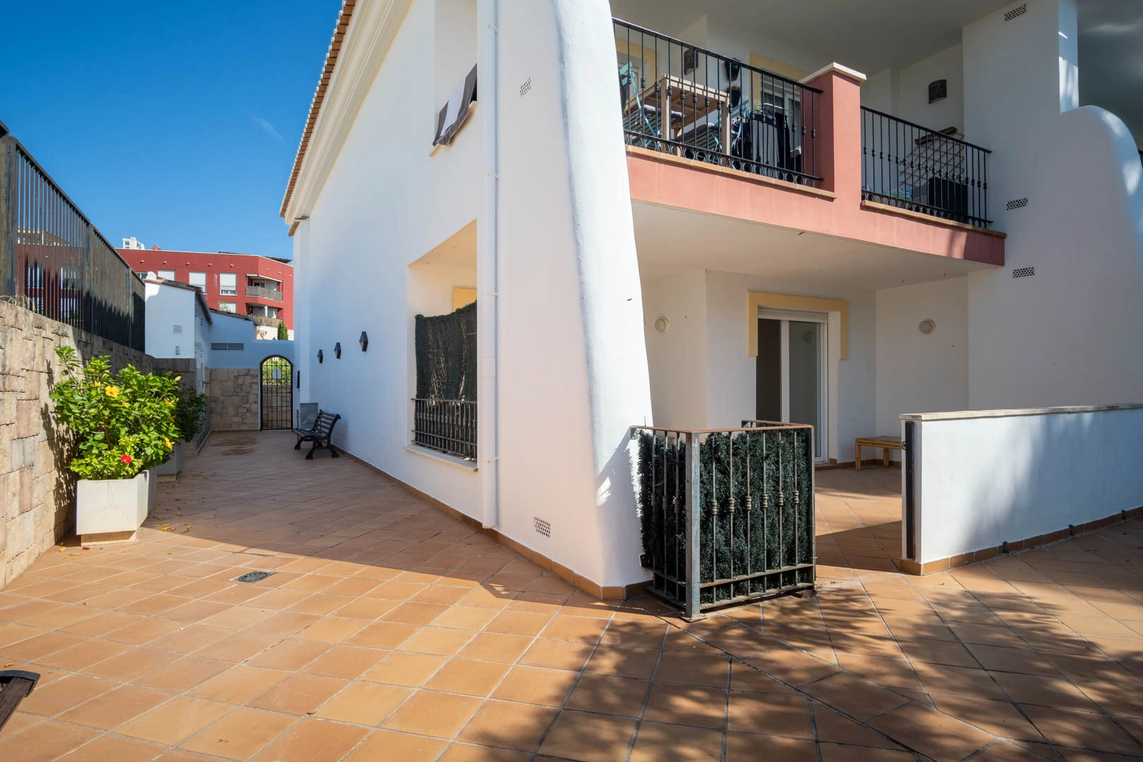 Apartamento en planta baja con piscina comunitaria en venta en Jesús Pobre.