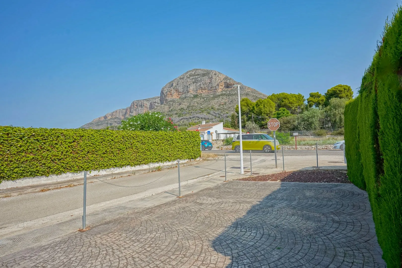 Local Comercial Multifuncional en Venta en una Ubicación Estratégica en Jávea