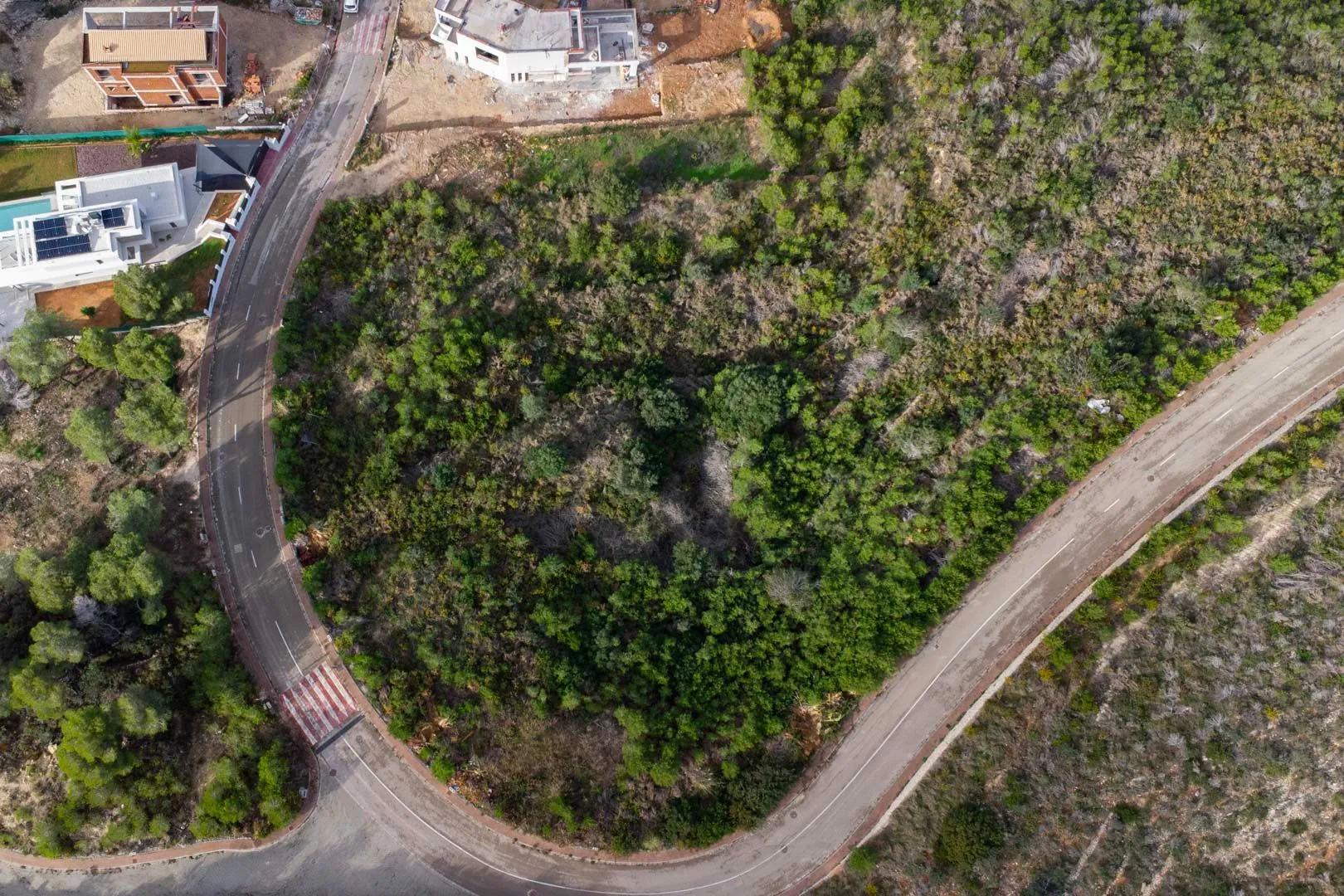 Parcela con vistas al mar, libre de constructor en venta en Javea