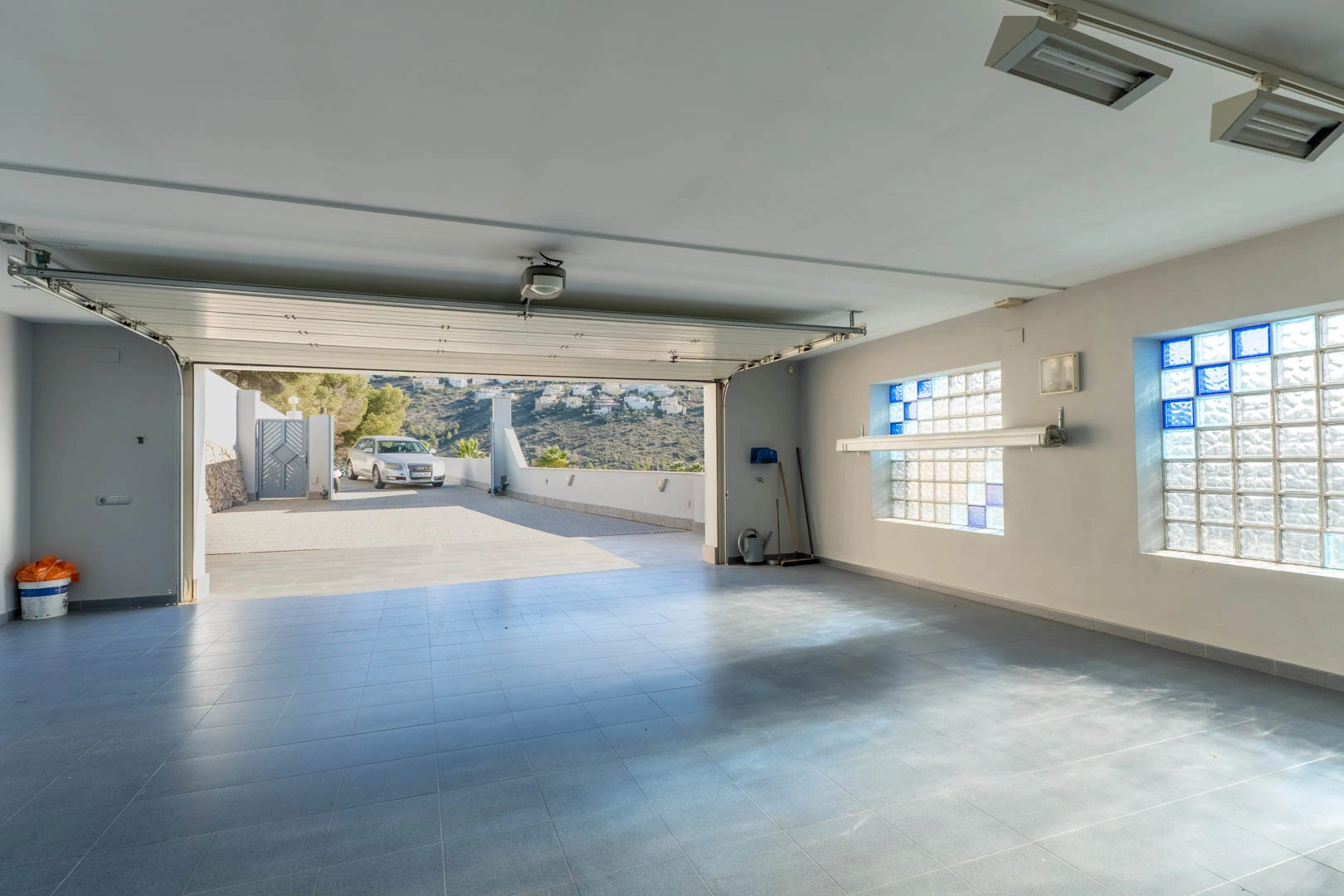 Villa moderna con espectaculares vistas al mar a la venta en moraira
