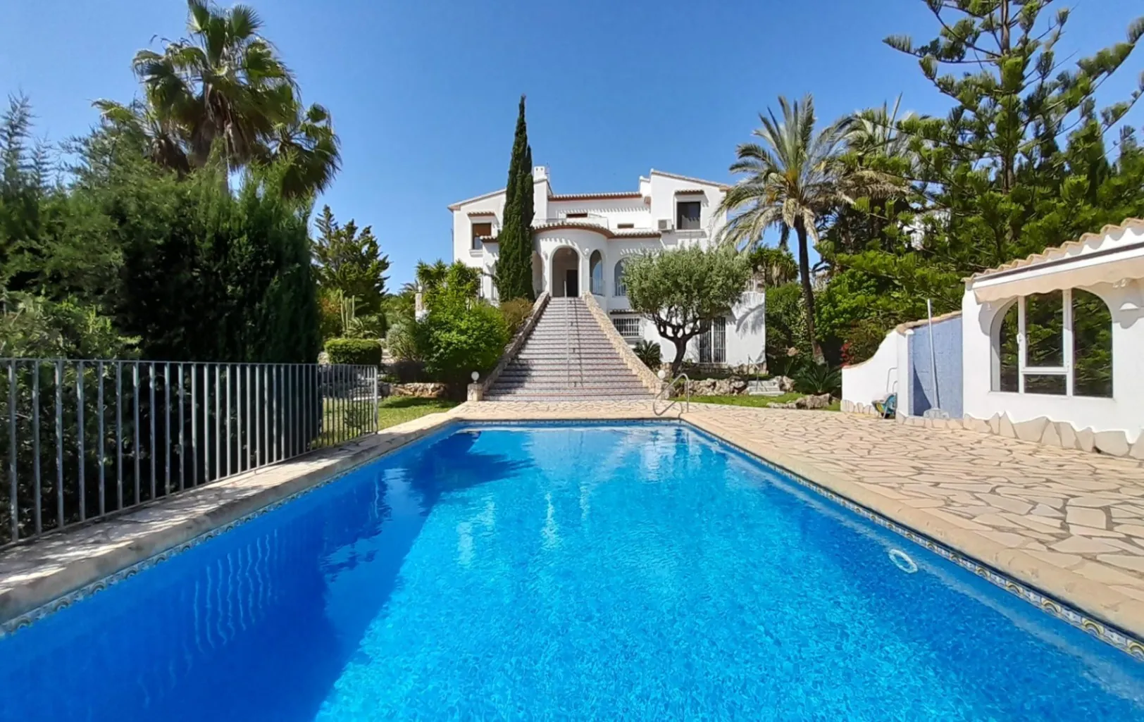 Villa de 4 dormitorios en venta en Montepego con vistas al mar