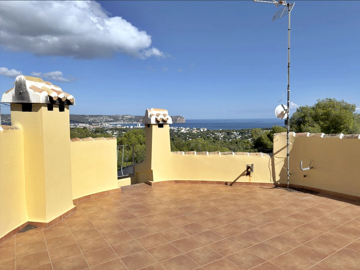 Traditional Villa in Jávea with Spacious Plot and Mediterranean Views