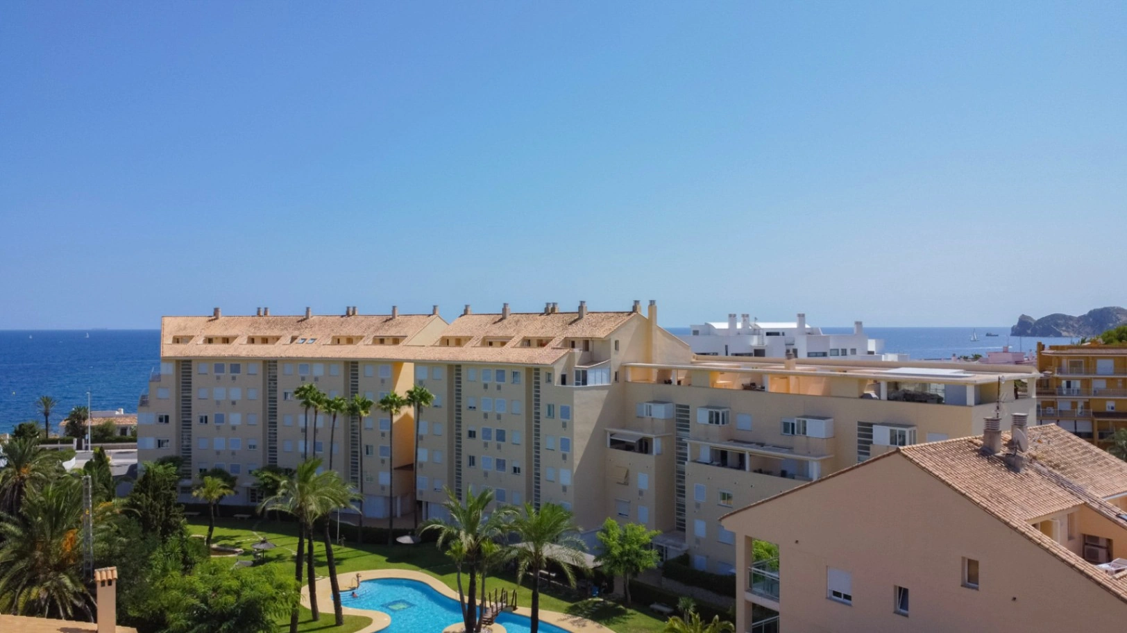 AR55232 - Apartamento en segunda línea con vistas al mar en venta en Montañar II, Jávea