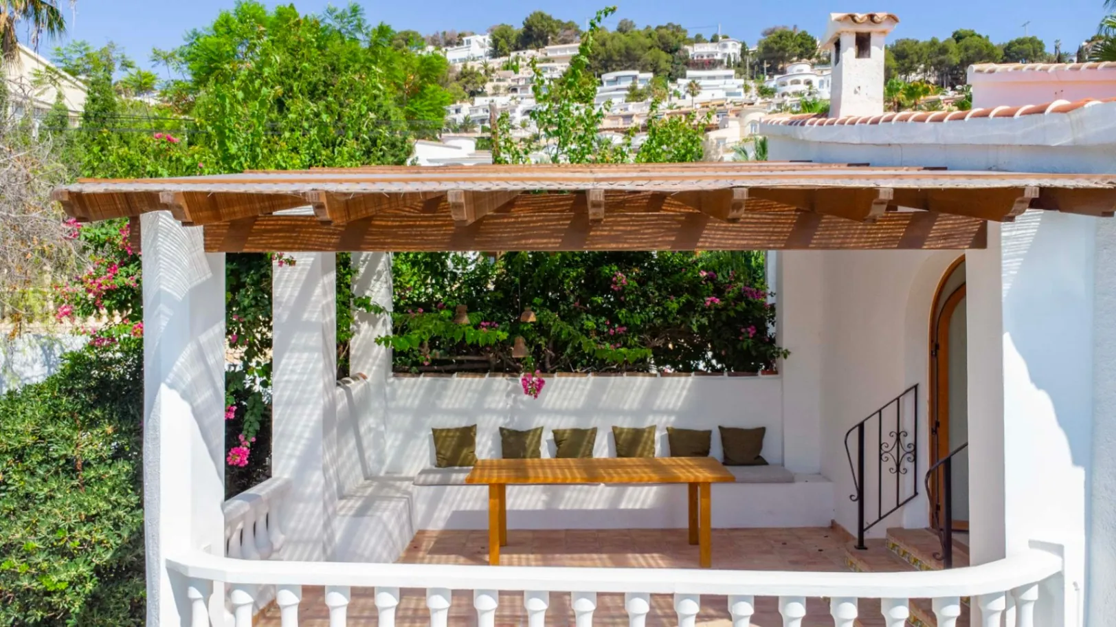 Exklusive renovierte mediterrane Villa mit 4 Schlafzimmern und Meerblick zum Verkauf in Moraira.