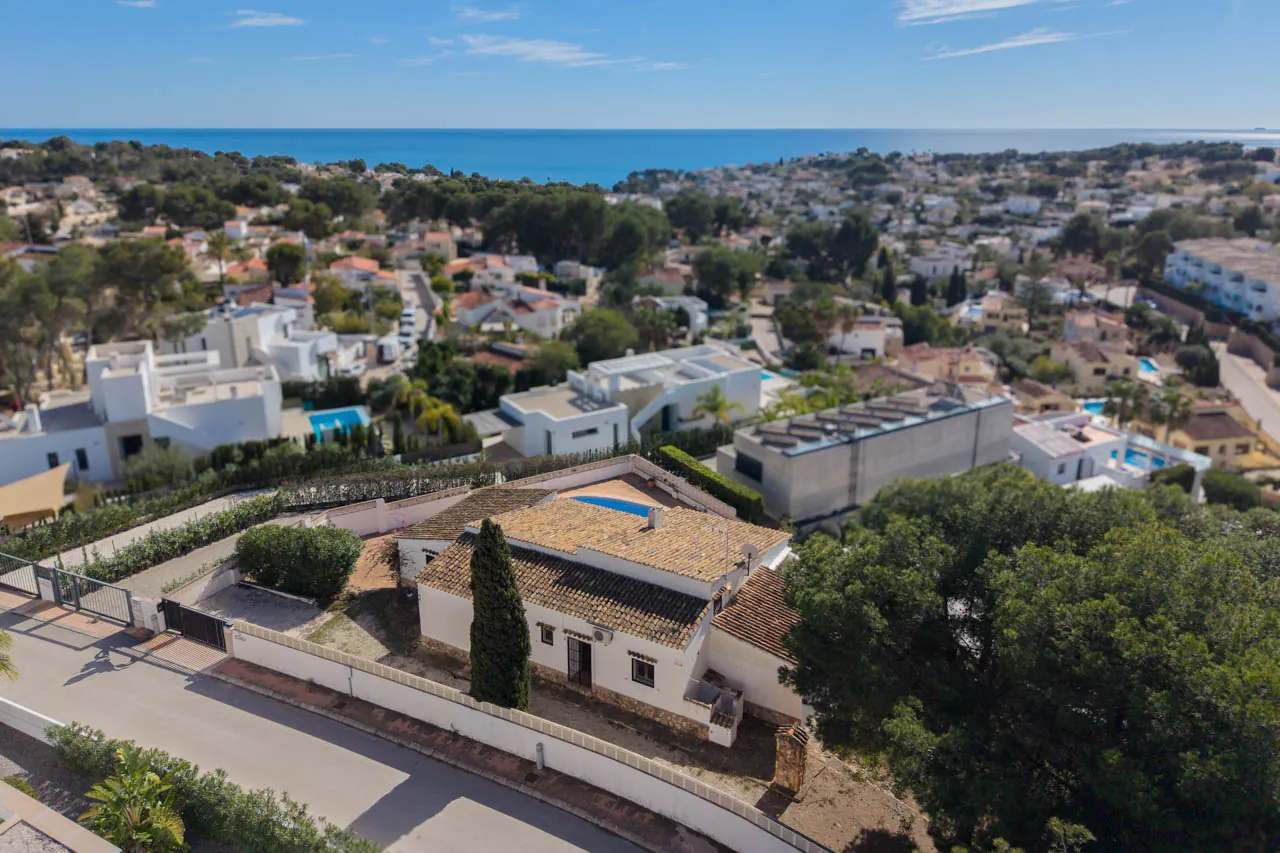 Progetto Esclusivo di Villa Mediterranea con Vista Mare