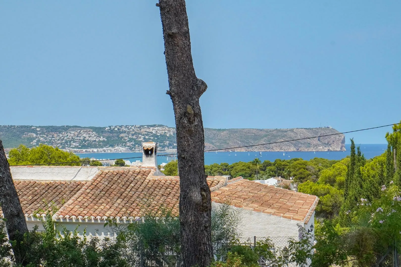 Amplia parcela edificable con vistas al mar en venta en Cap Marti, Jávea