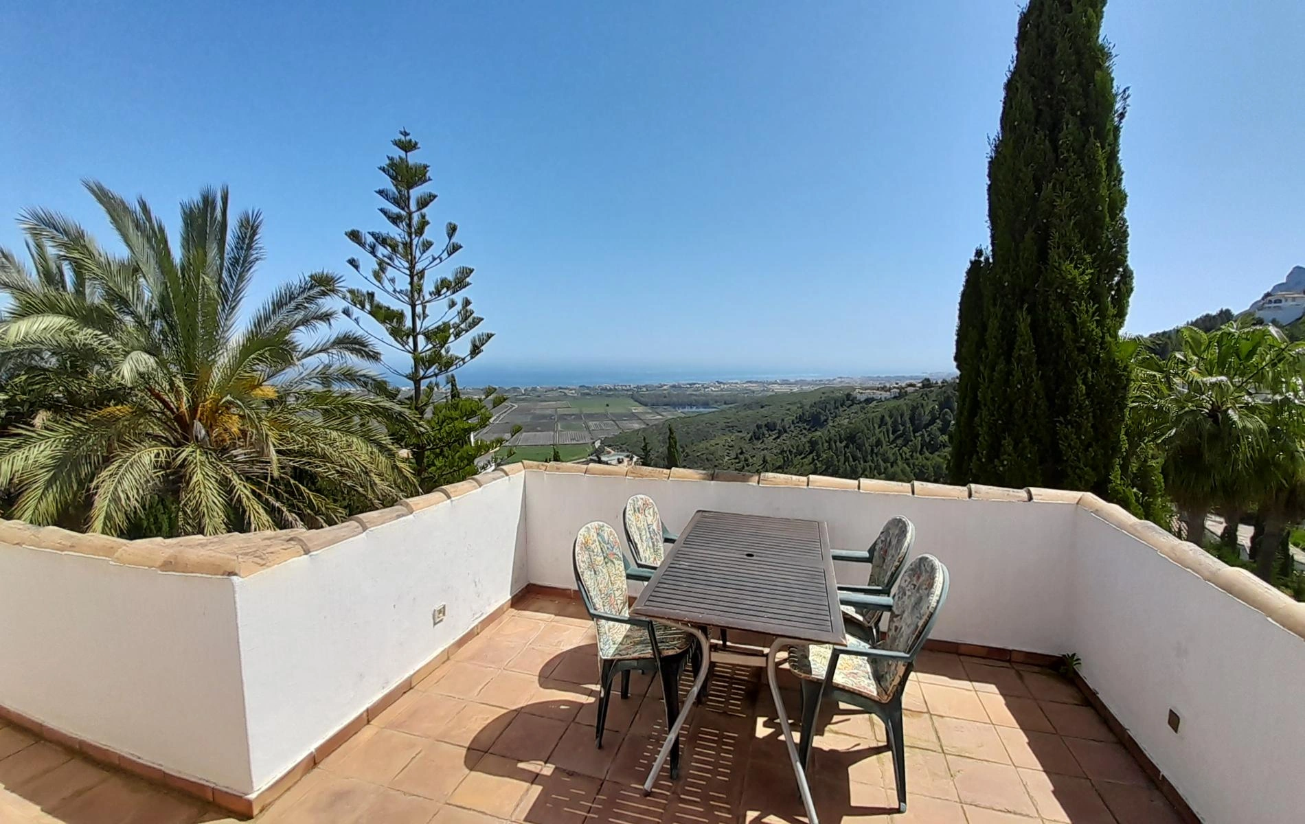 Villa de 4 dormitorios en venta en Montepego con vistas al mar
