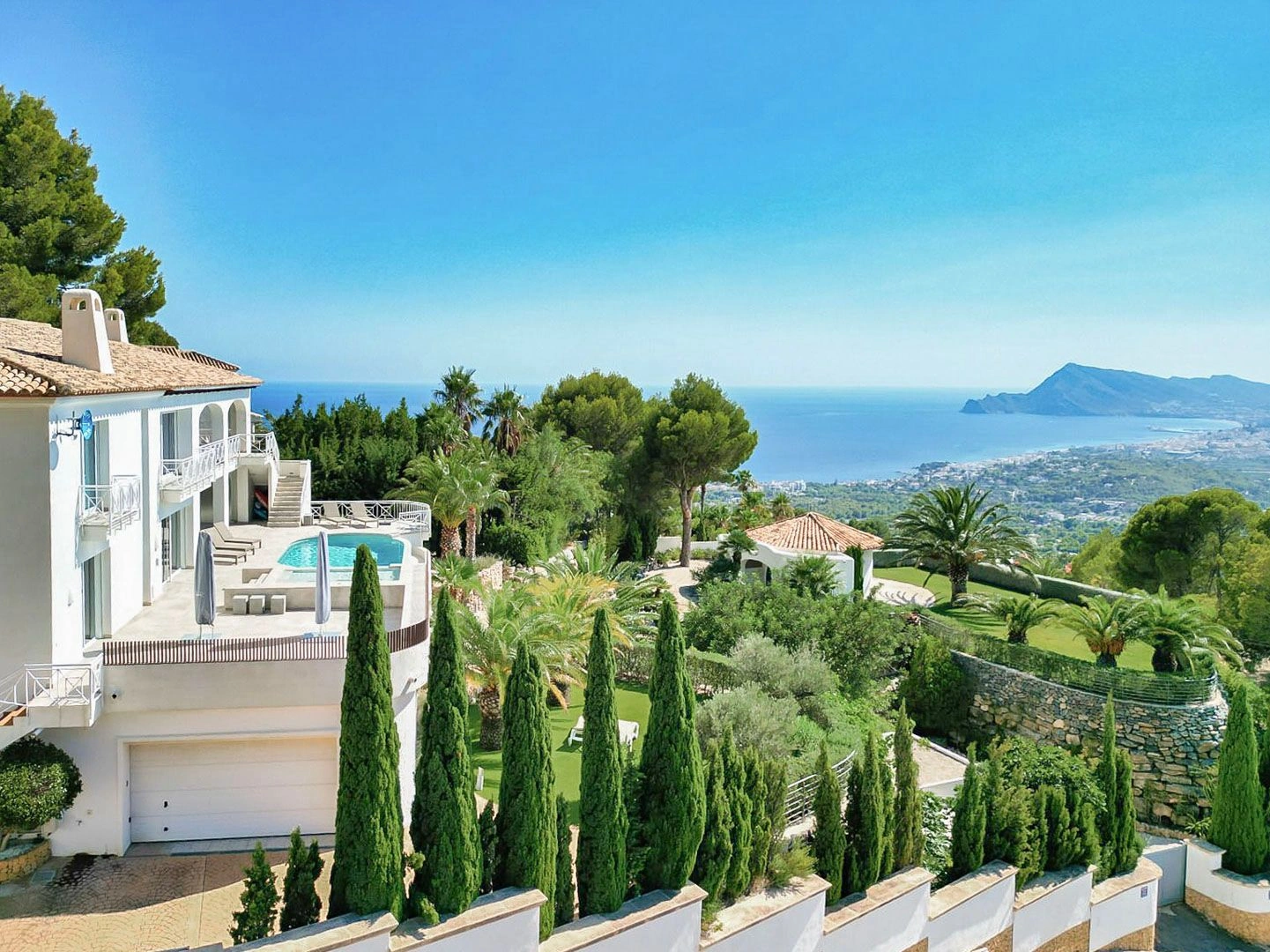 AR55126 - Lussuosa villa con vista sul mare e spaziosa pensione in vendita nella Sierra de Altea.