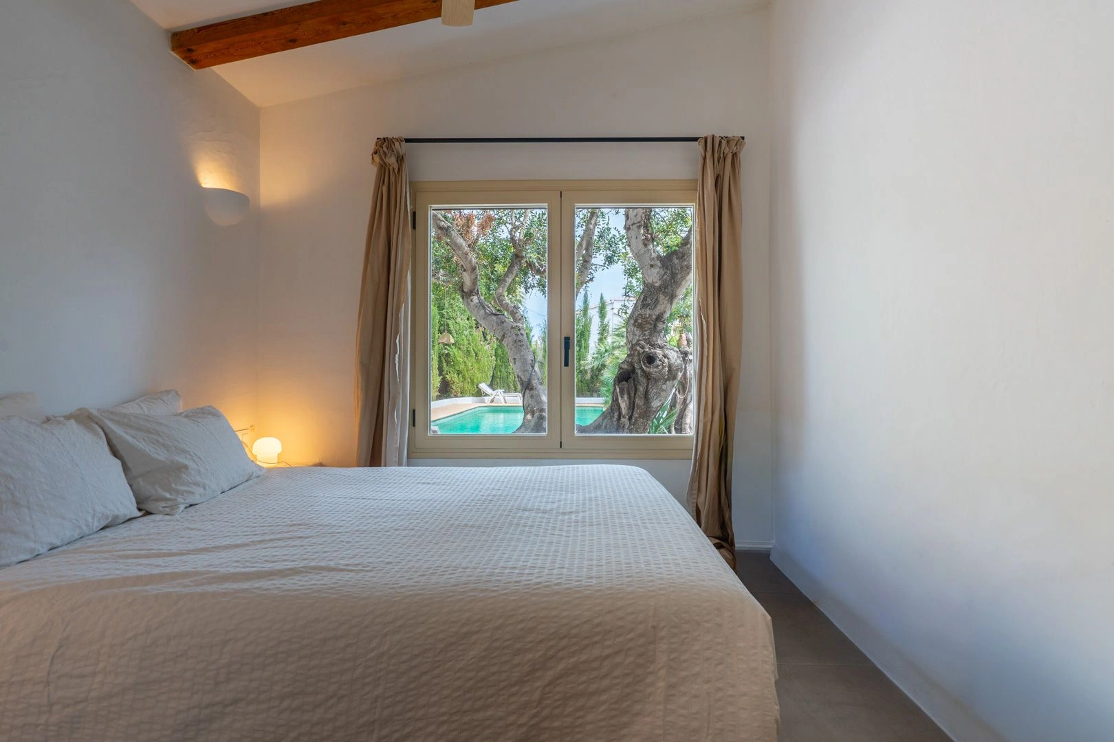 Charmante villa au pied du Montgó avec piscine et maison d'invités.