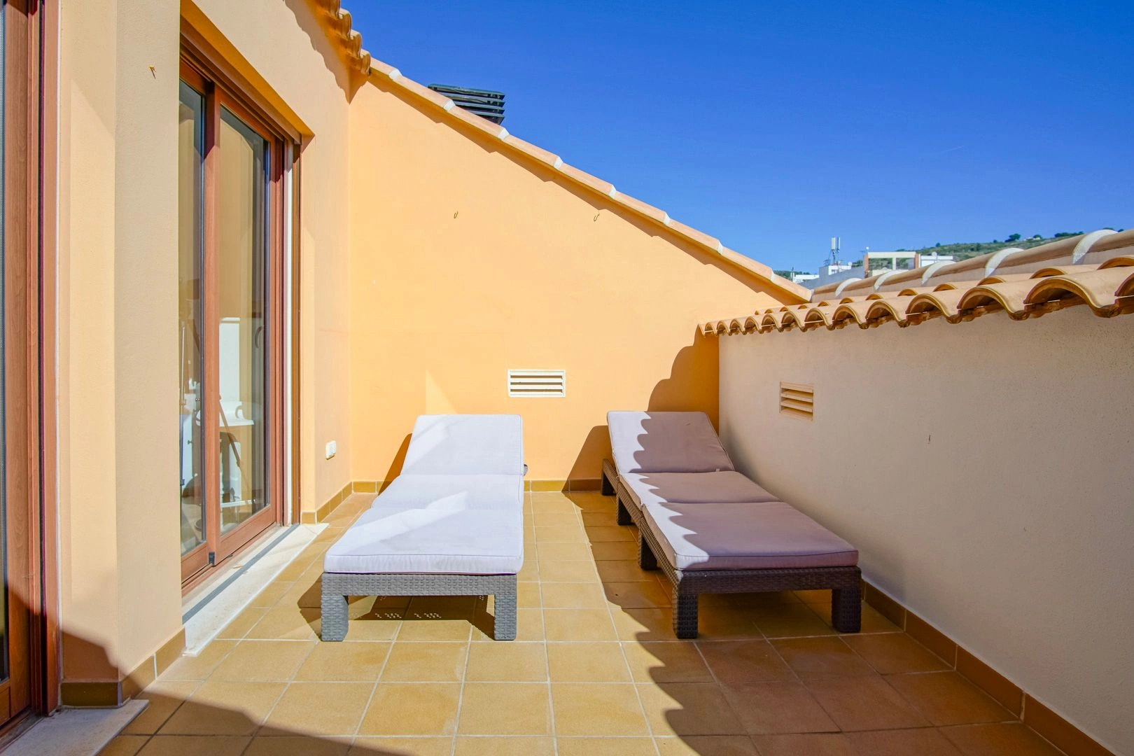 Penthouse rénové avec vue sur la mer à vendre au centre de Jávea