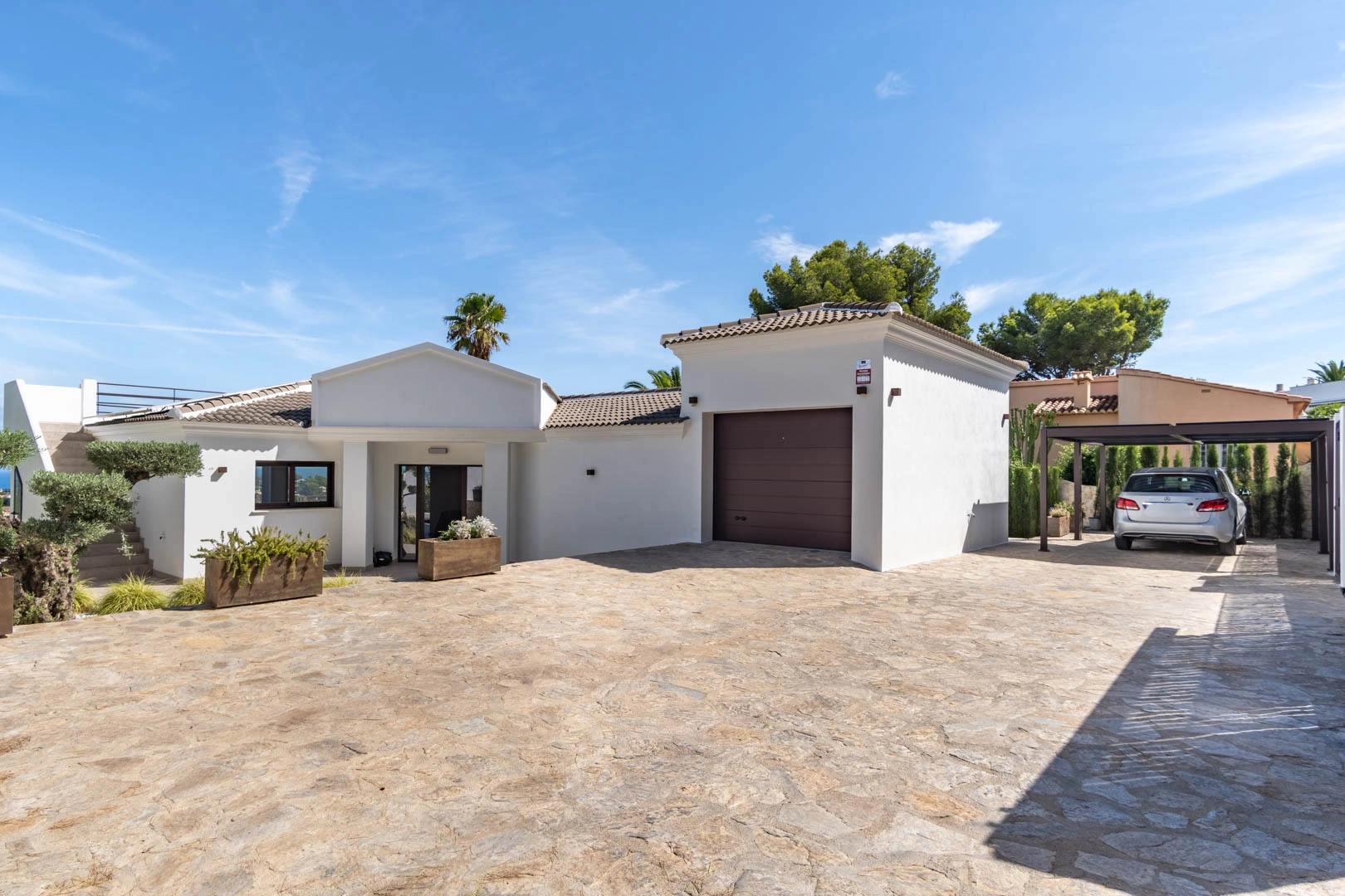 Villa moderna con vistas panorámicas al mar a la venta en Denia