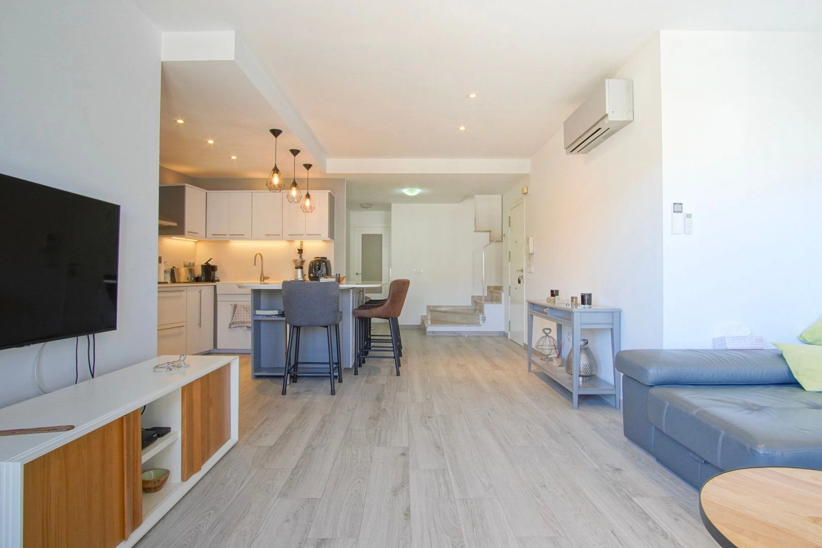 AR55214 - Gerestyled penthouse met uitzicht op zee te koop in het centrum van Jávea