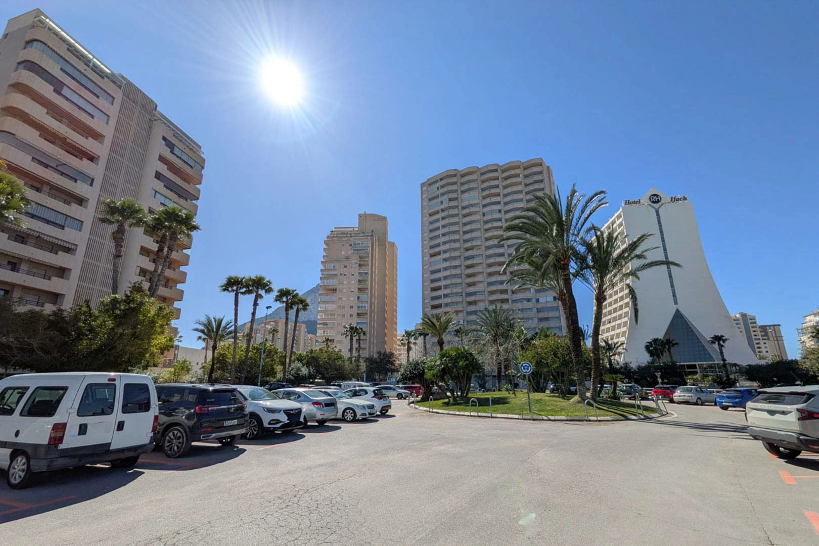 Villa moderna aún por terminar en venta en Calpe.