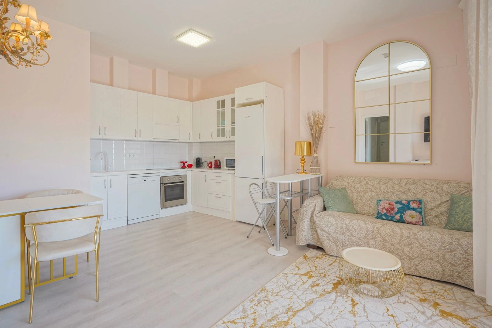 Apartamento de dos dormitorios en primera línea en venta en Altea