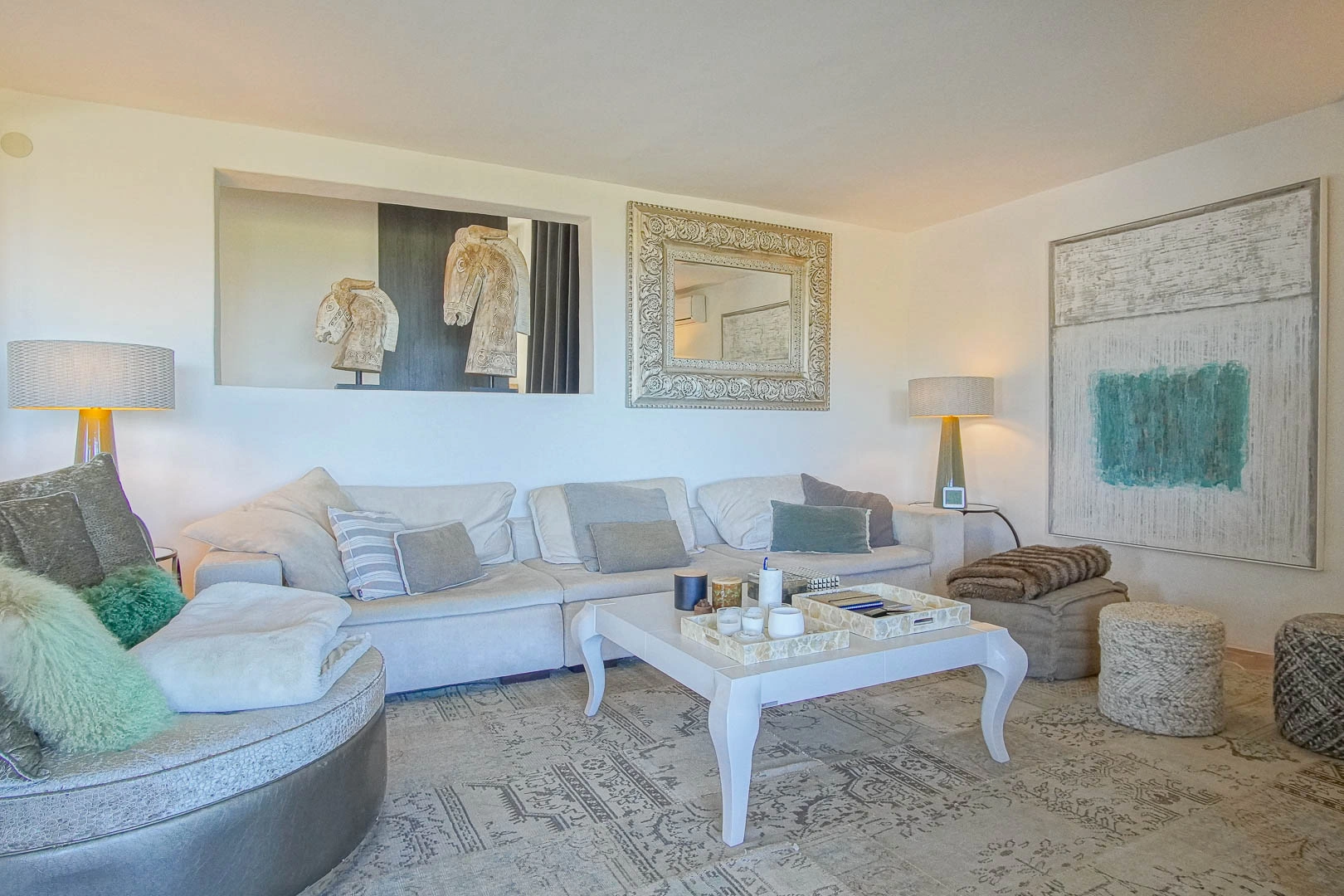 Superbe villa de style rustique avec vue sur la mer et le Montgo.