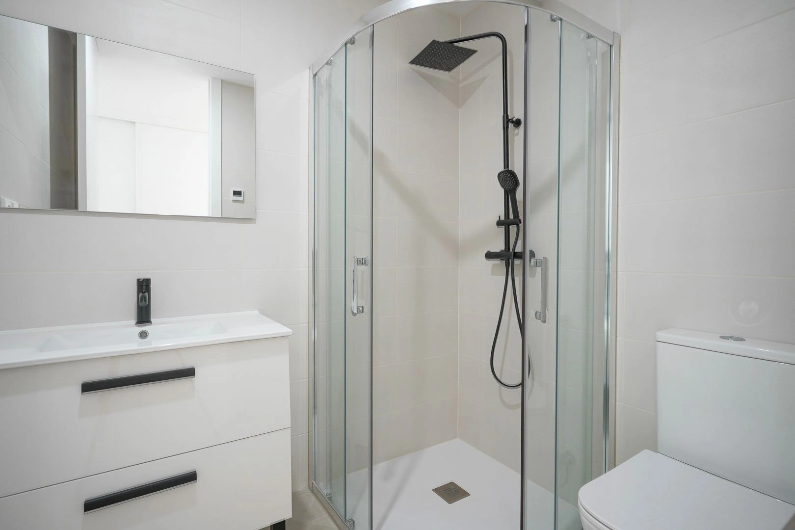 Moderne nieuwbouw geschakelde chalet te koop in Calpe