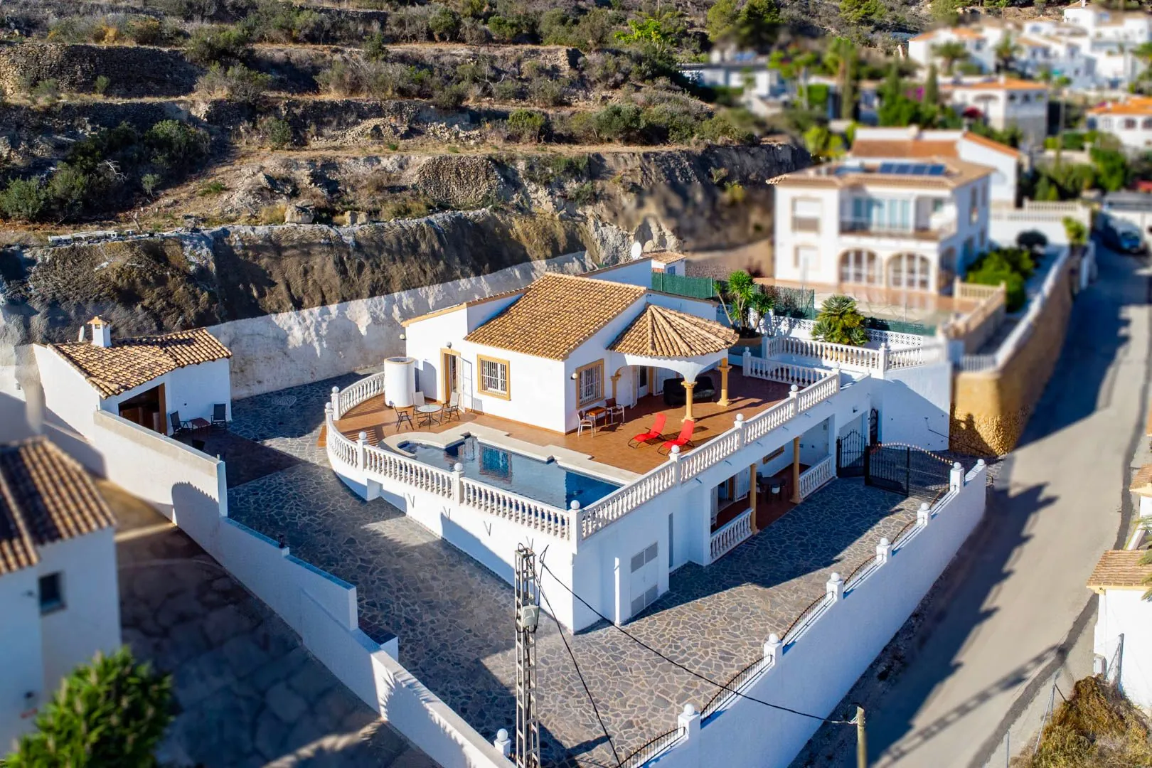 Villa con casa de invitados y vistas panoramicas al mar en venta en Calpe