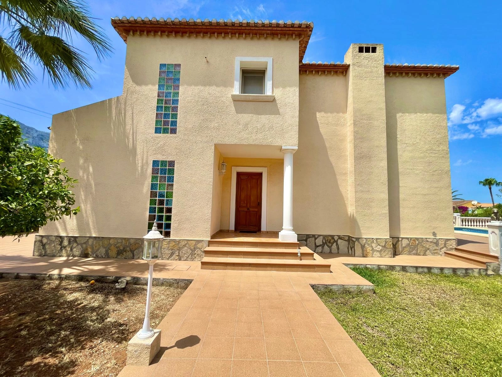 Villa avec 4 chambres à vendre à Dénia, proche des commerces et du centre-ville.
