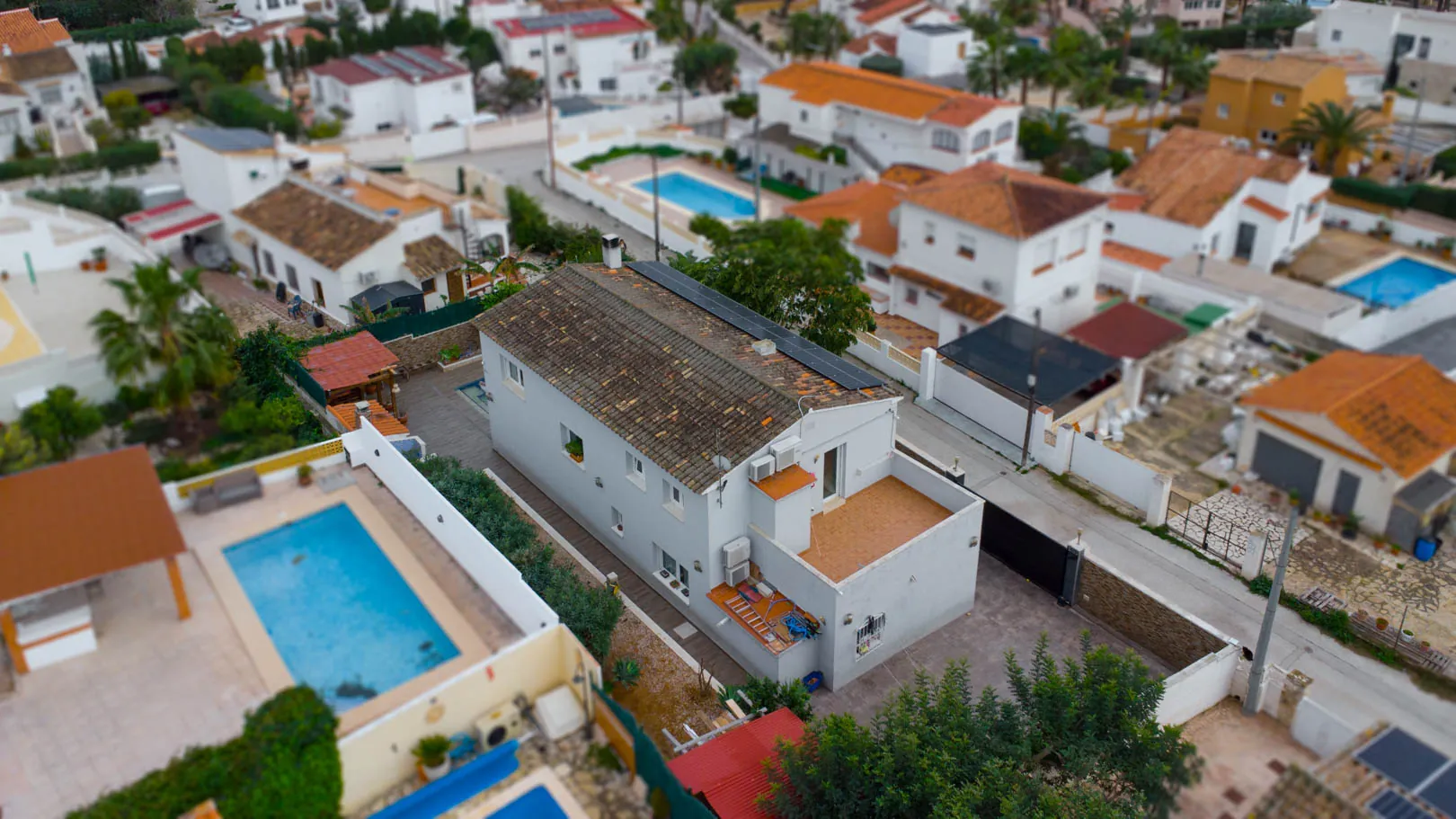 Villa luminosa con piscina privada y orientación sur a pasos del mar en Carrio
