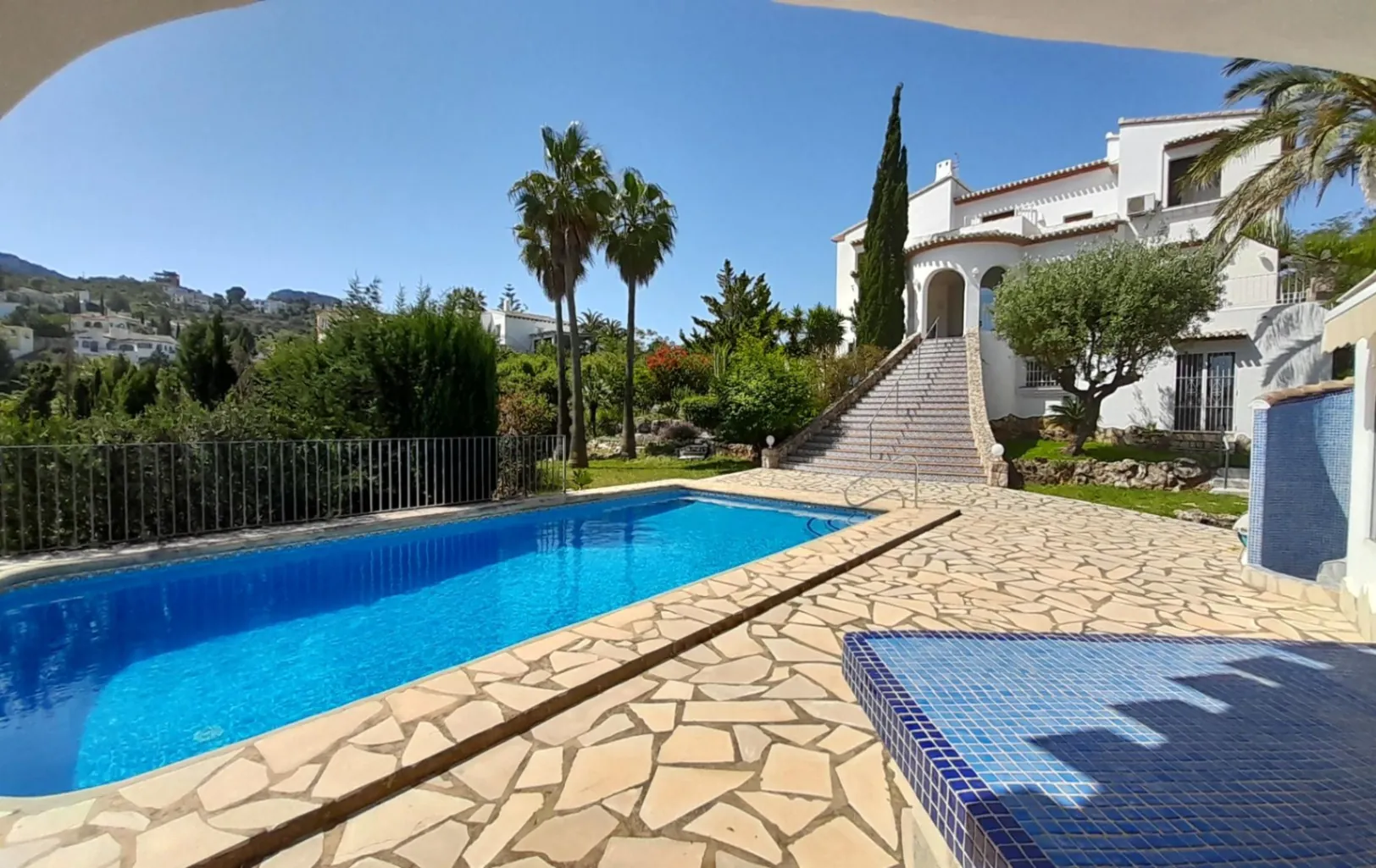 Villa de 4 dormitorios en venta en Montepego con vistas al mar