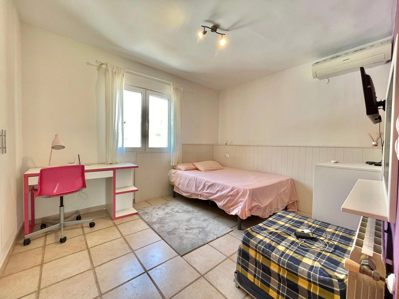 Villa avec 4 chambres à vendre à Dénia, proche des commerces et du centre-ville.
