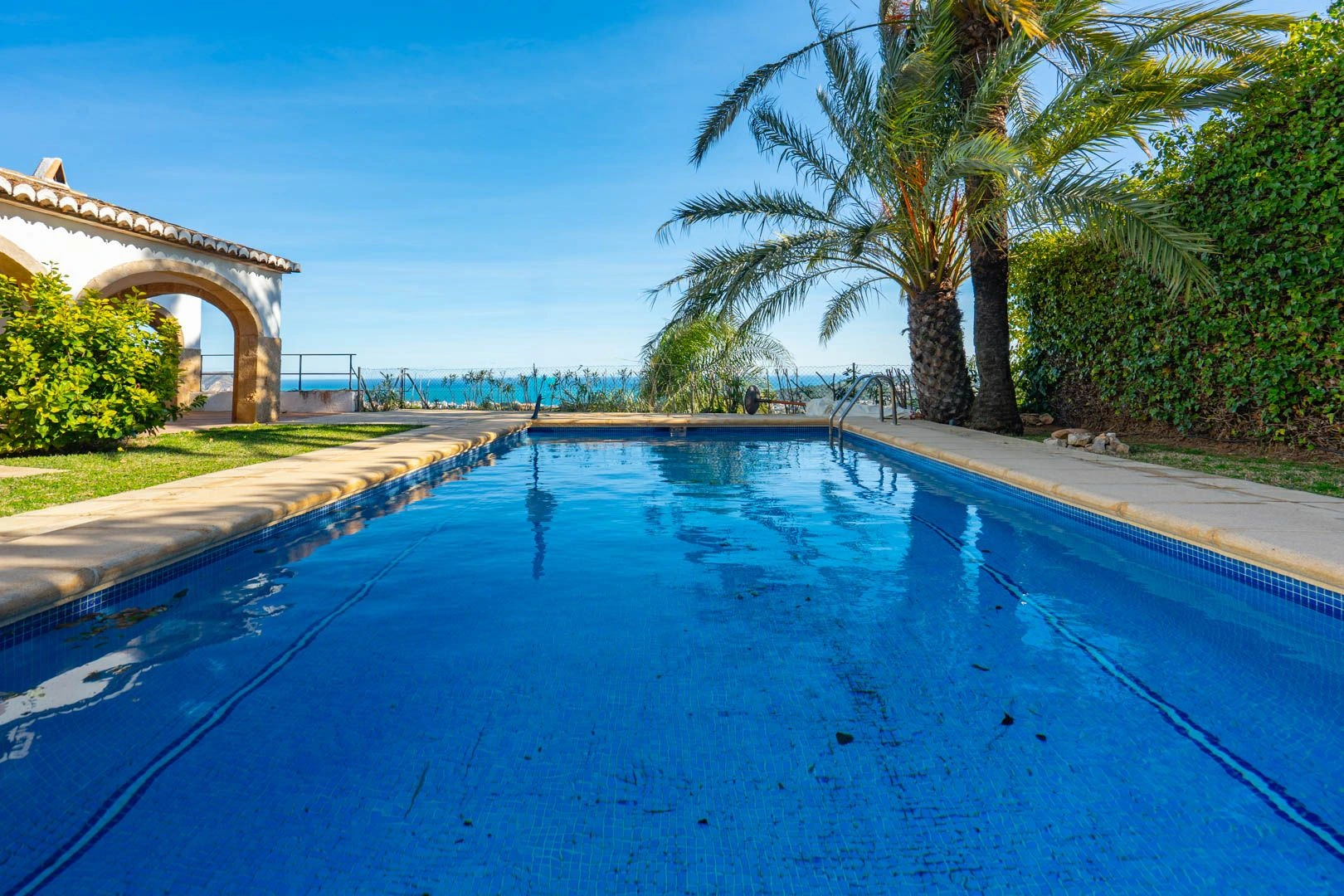 Mediterraanse villa met panoramisch uitzicht op zee te koop in Jávea